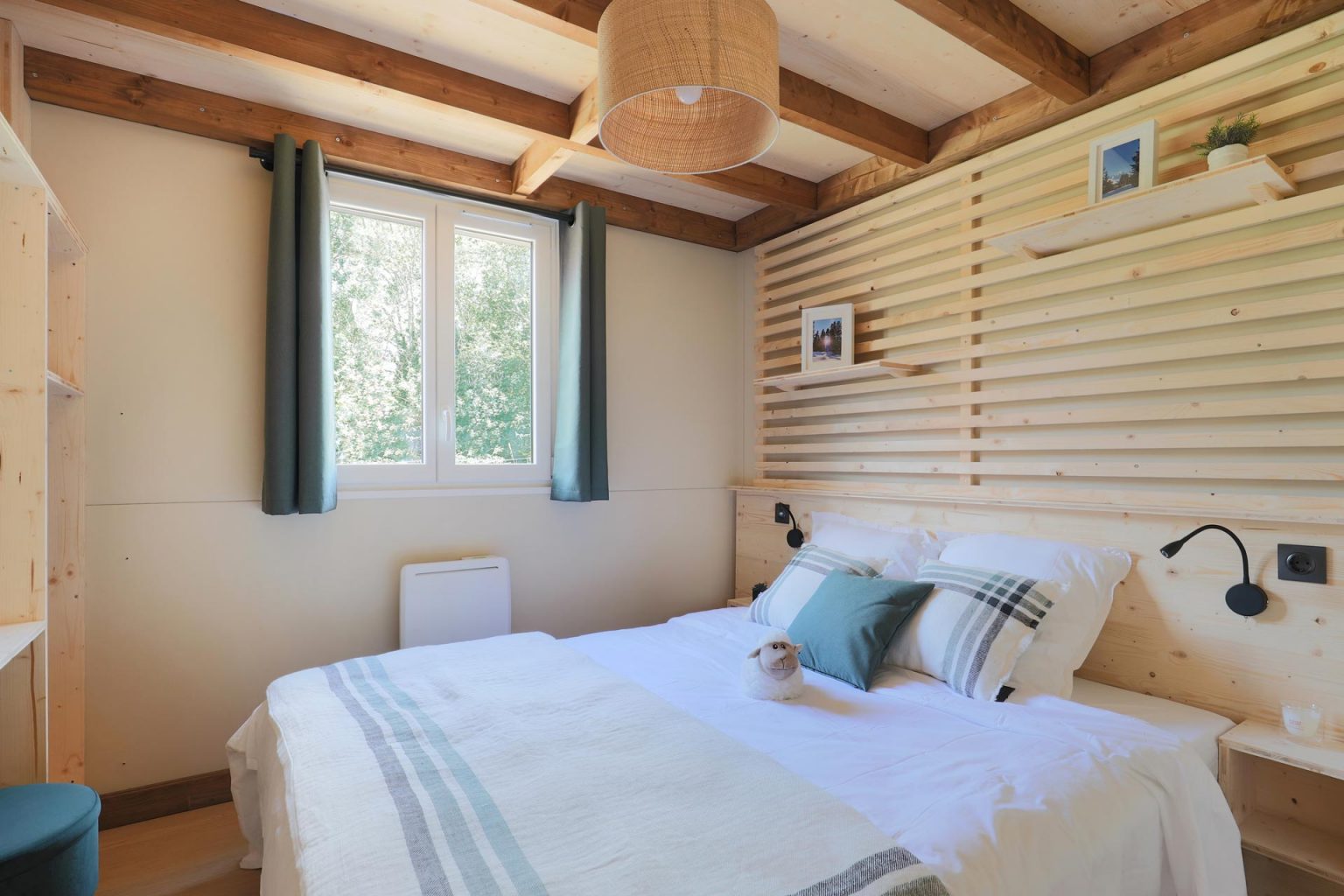 chambre principale petite maison française en bois 30m2 Northland Hekipia