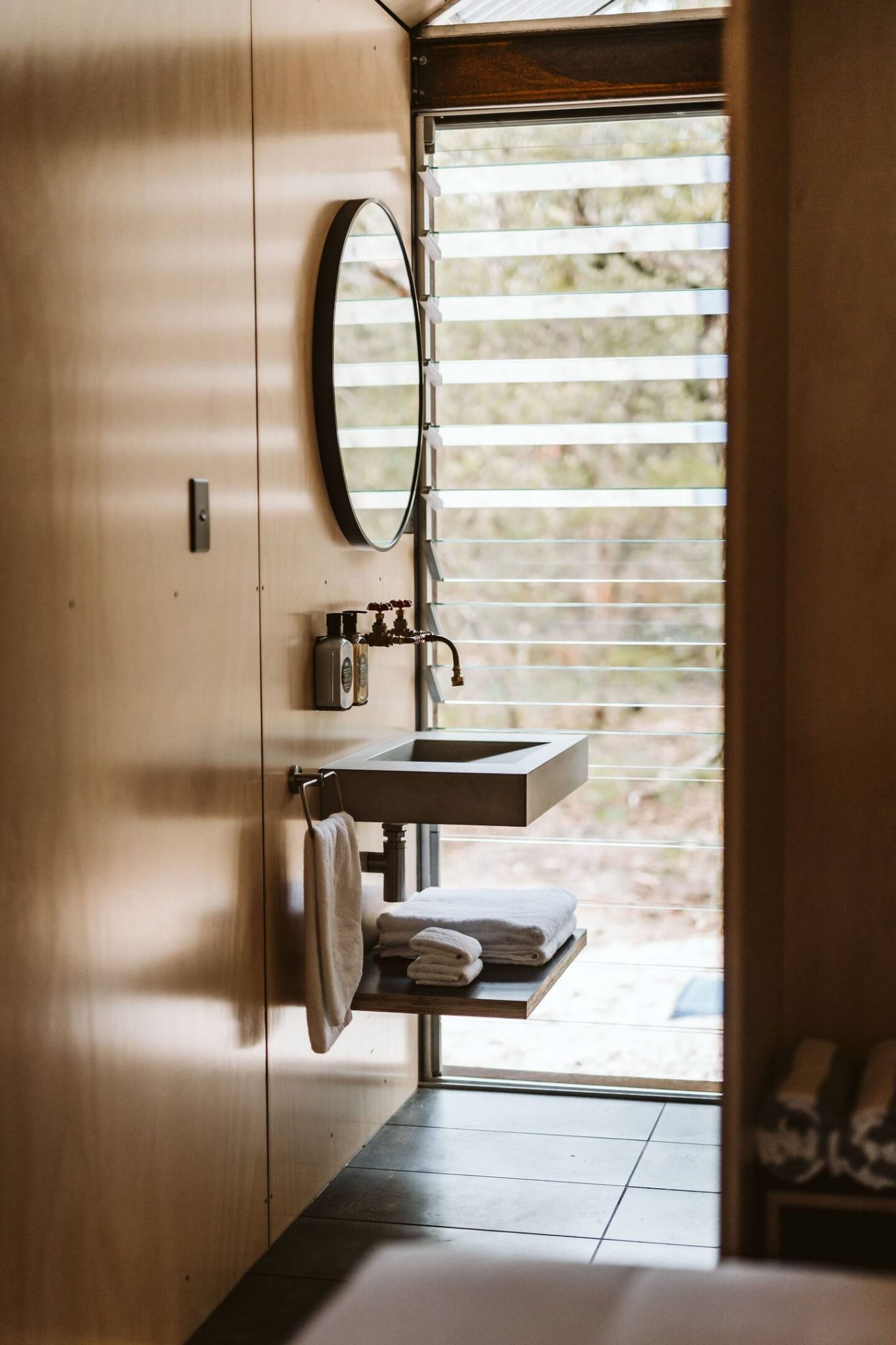 salle de bain petite maison en bois The Hideaway