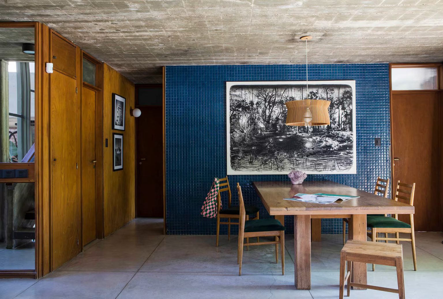 salle à manger maison en béton