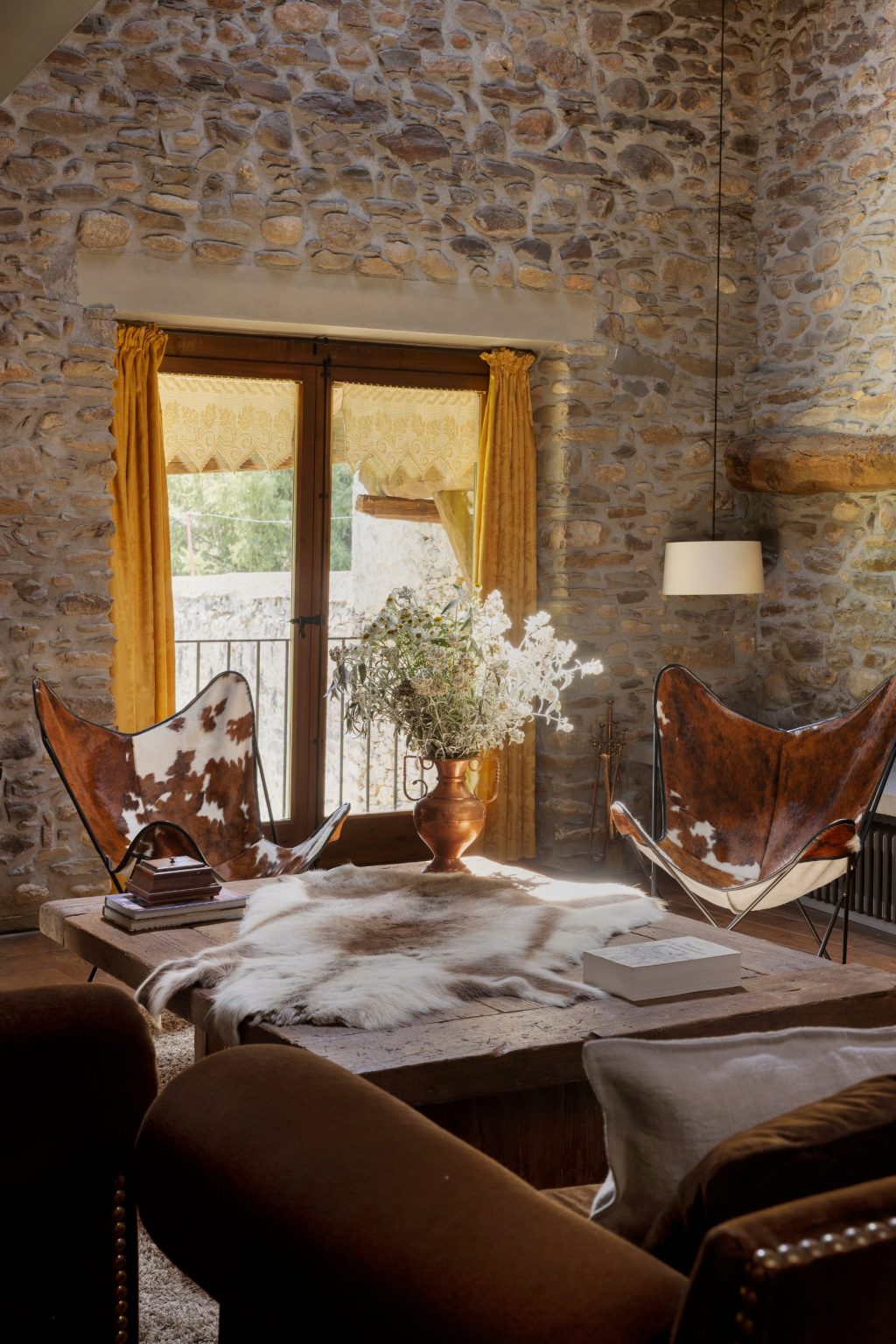 Une ancienne ferme rénovée en style rustique par une designer