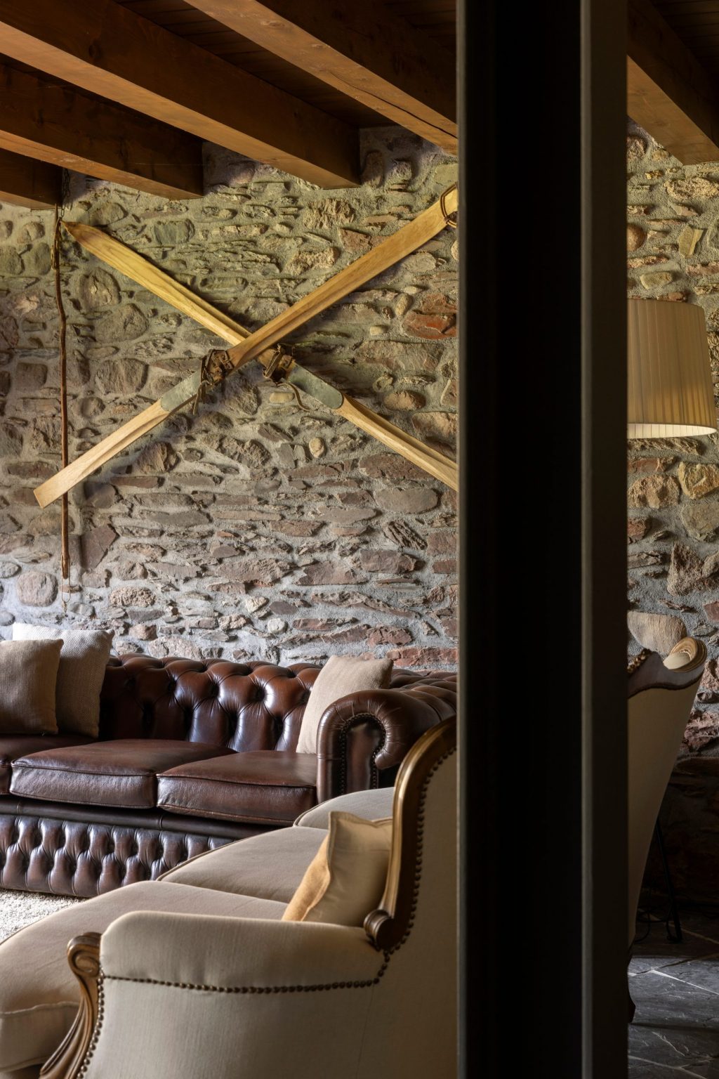 Une ancienne ferme rénovée en style rustique par une designer