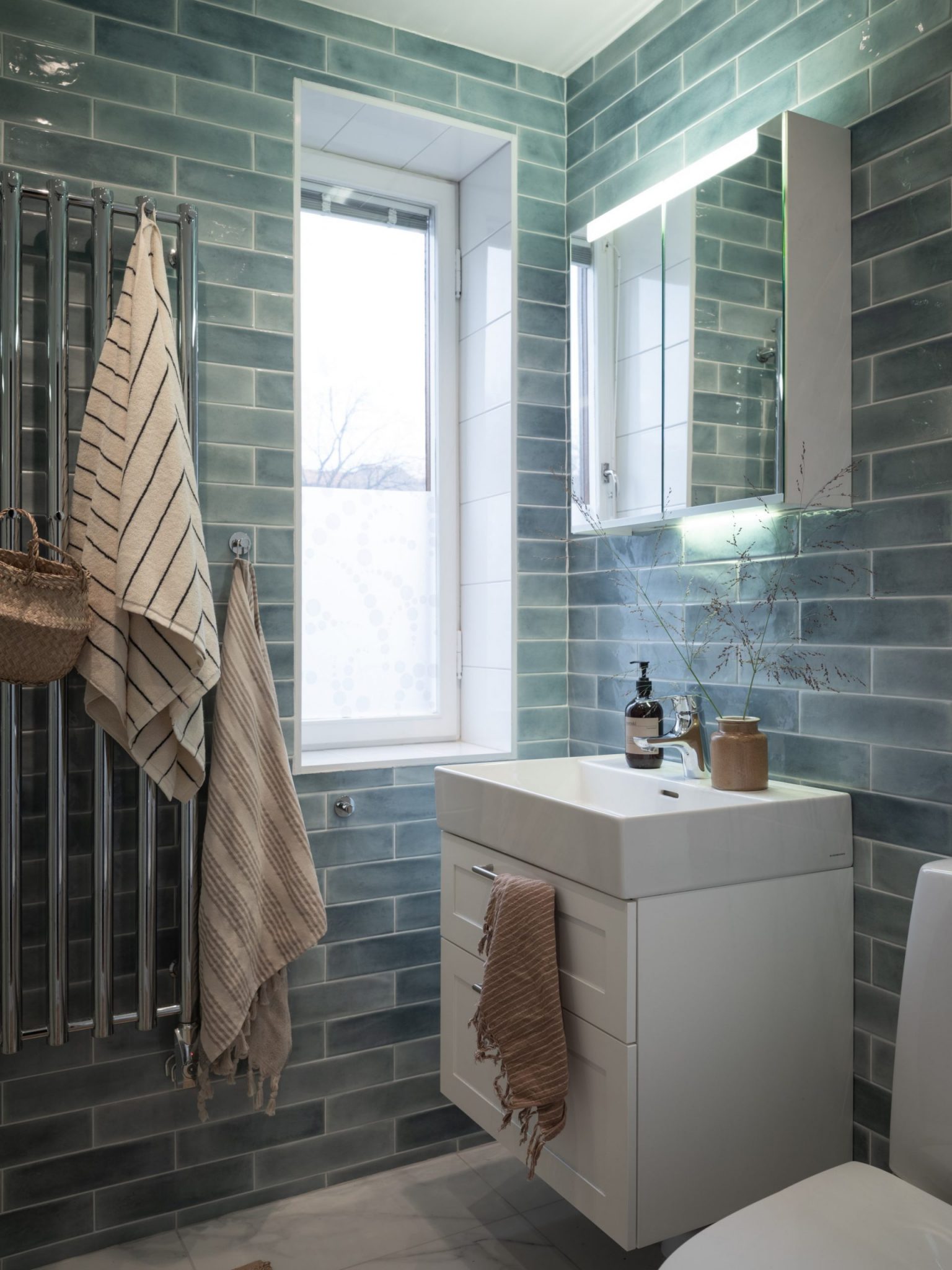 salle de bain carrelage vert d'eau