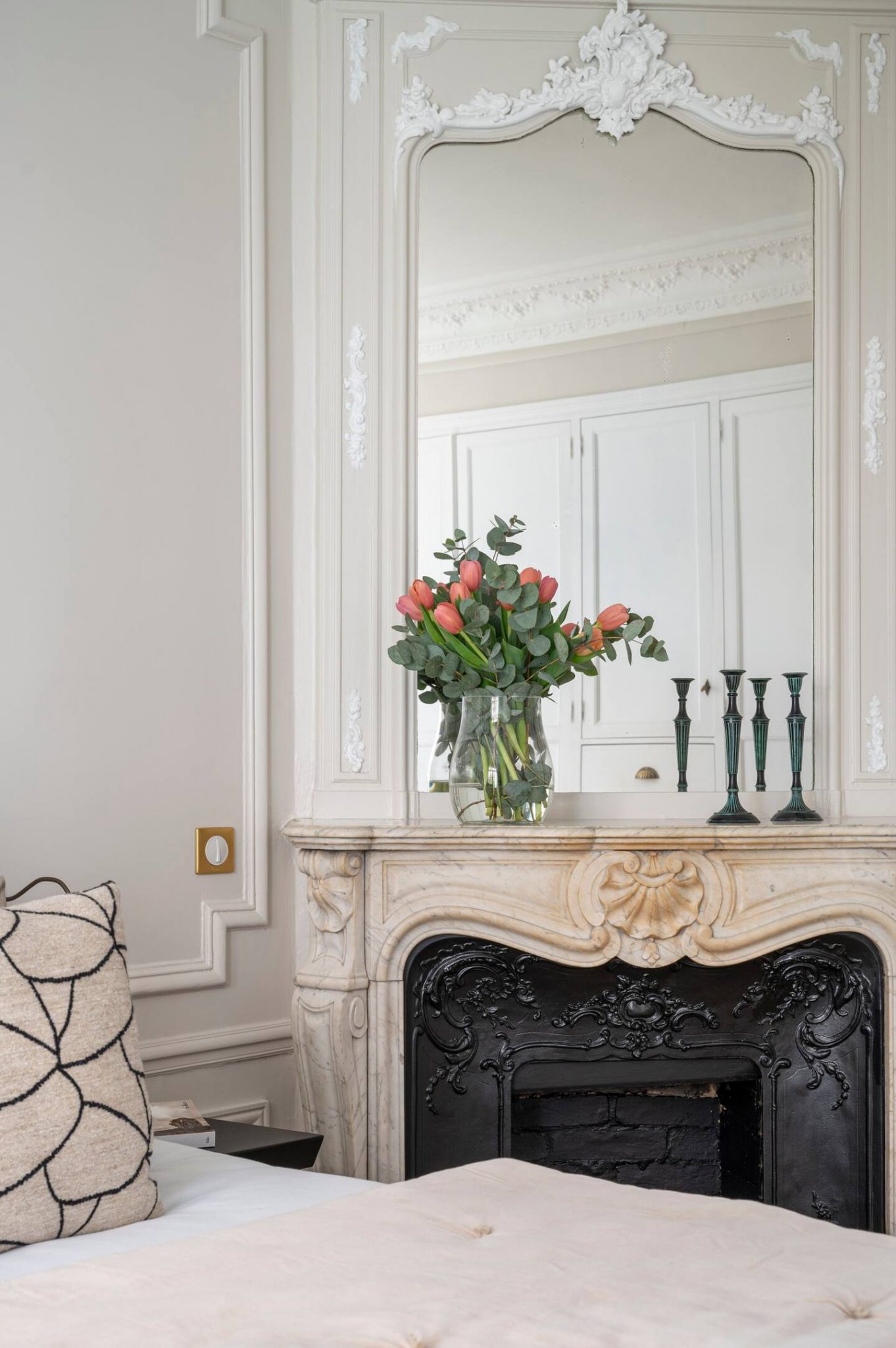 chambre avec cheminée ancienne Villa Ballu Montmartre