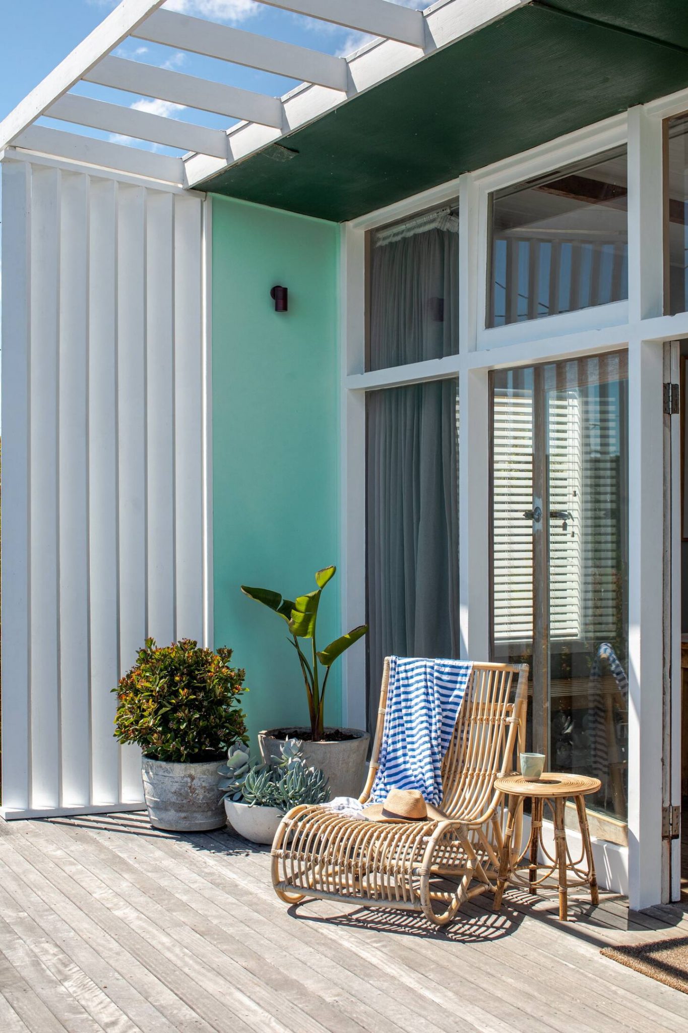 terrasse maison bleue pour les surfeurs Drift Beach Shack Tasmanie