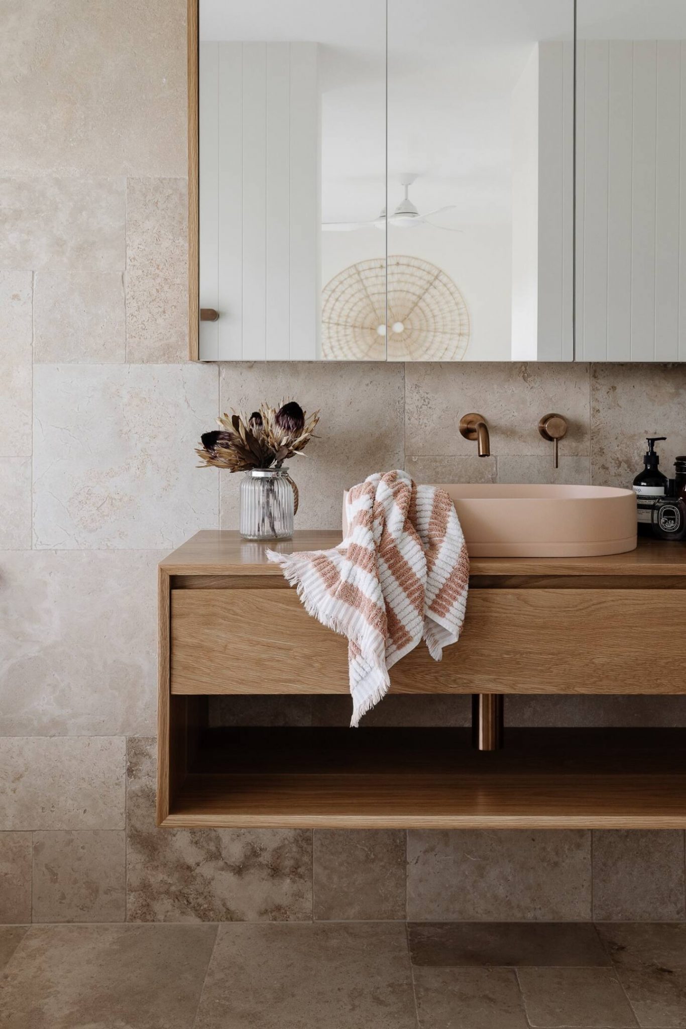 salle de bain décoration contemporaine et naturelle Wallaringa Farm Australie