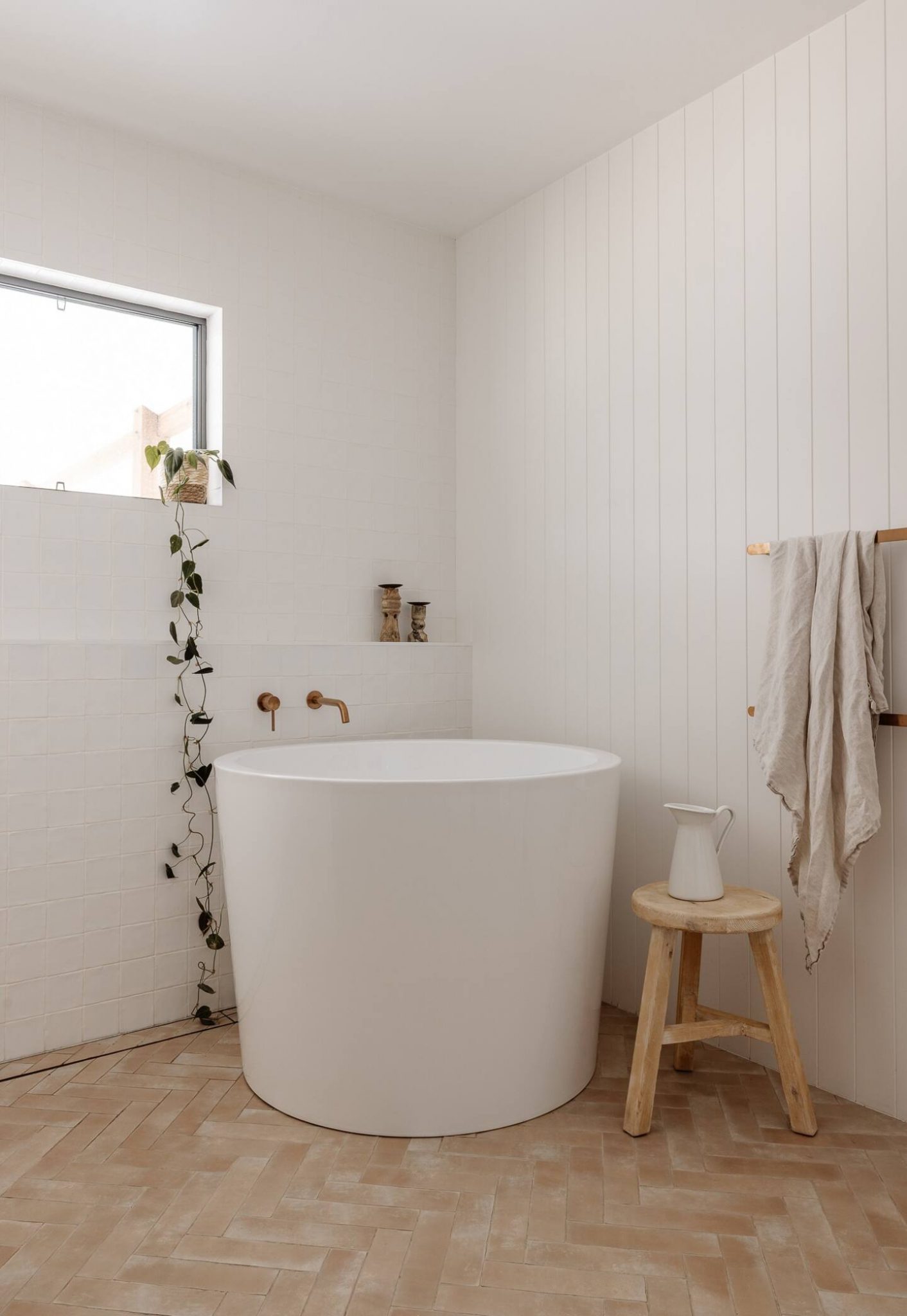 salle de bain avec baignoire îlot haute façon bain japonais Wallaringa Farm Australie