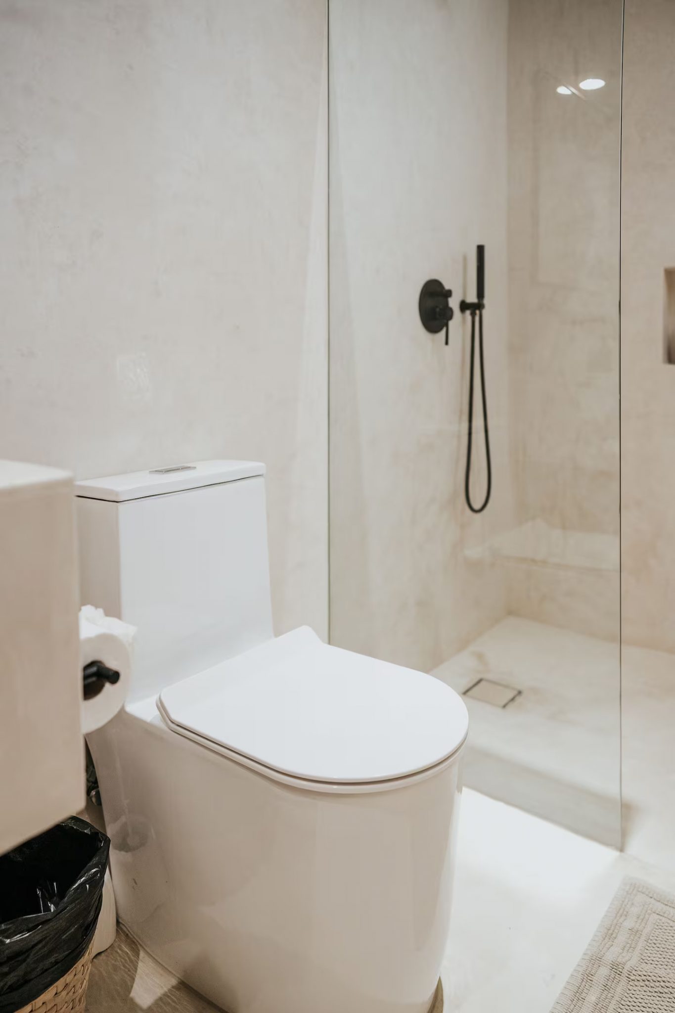 salle de bain minimaliste beige