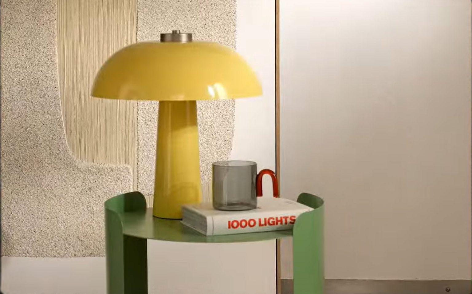 lampe jaune Catalogue Maisons du Monde 2025