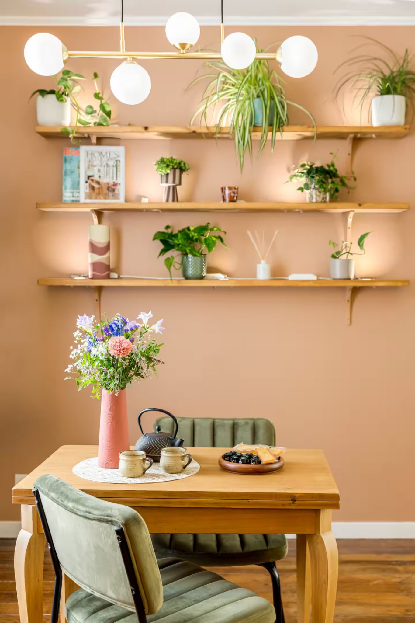 salle à manger mur terracotta appartement Paris