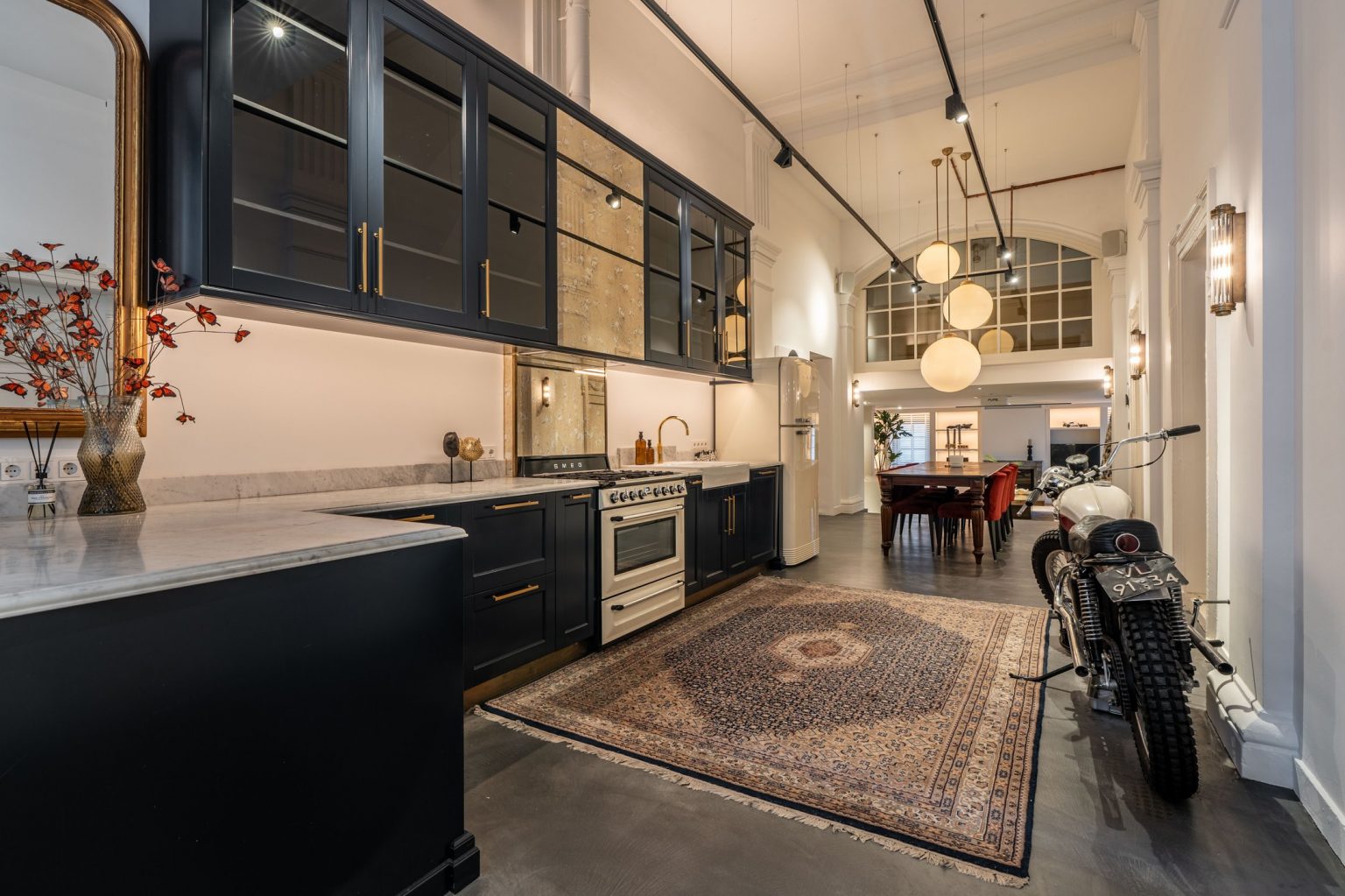 cuisine avec salle à manger appartement Amsterdam dans immeuble ancien