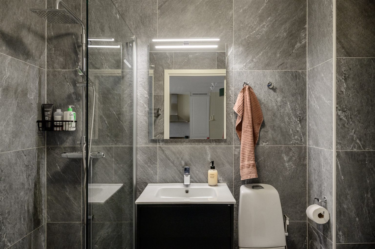 salle de bain design marbre gris
