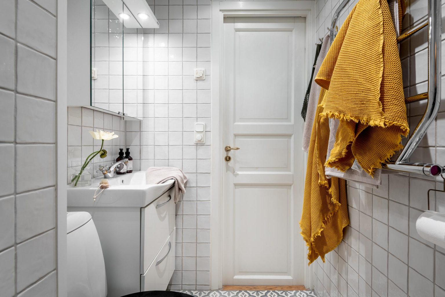 salle de bain blanche