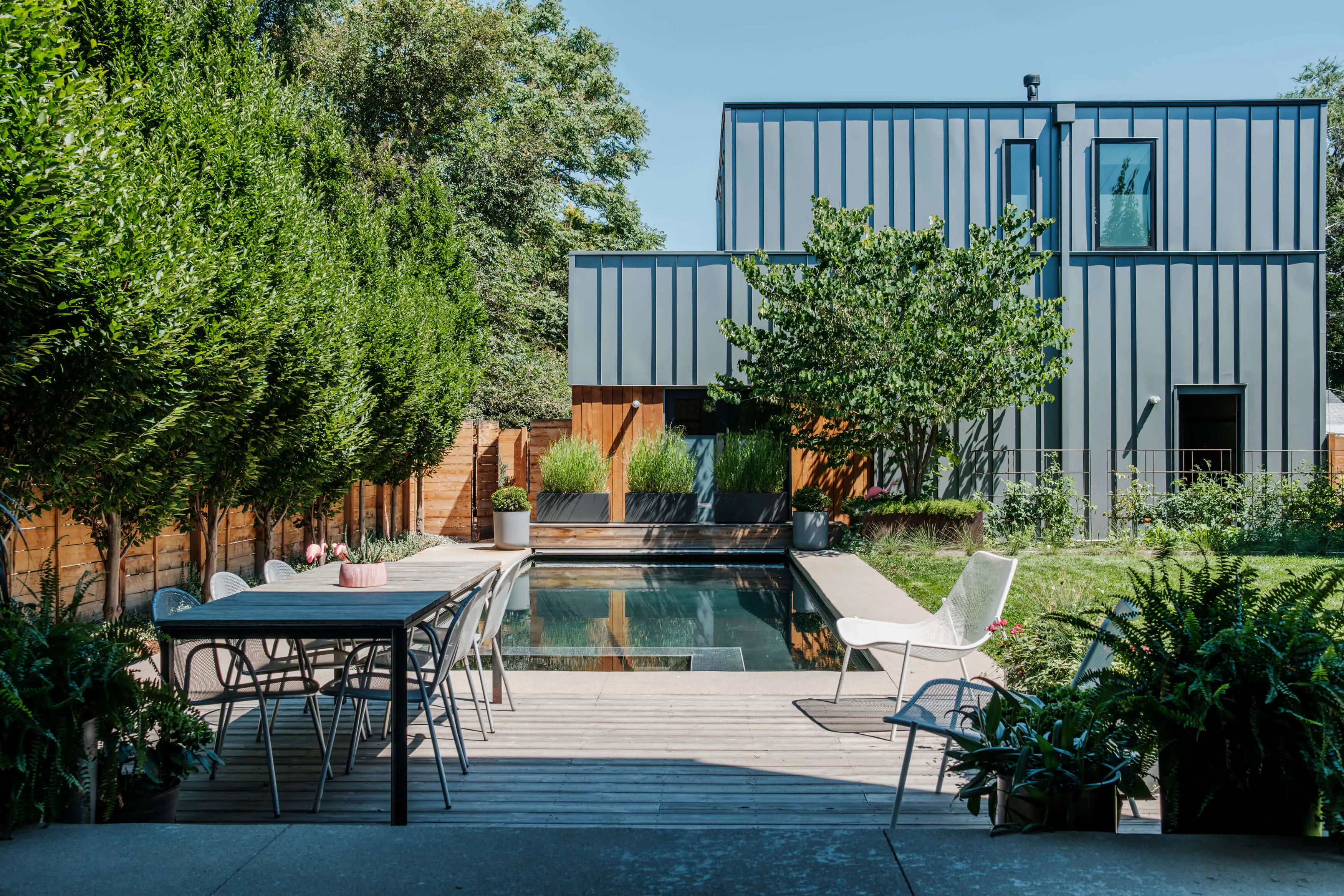 Une maison contemporaine à Denver avec sa piscine