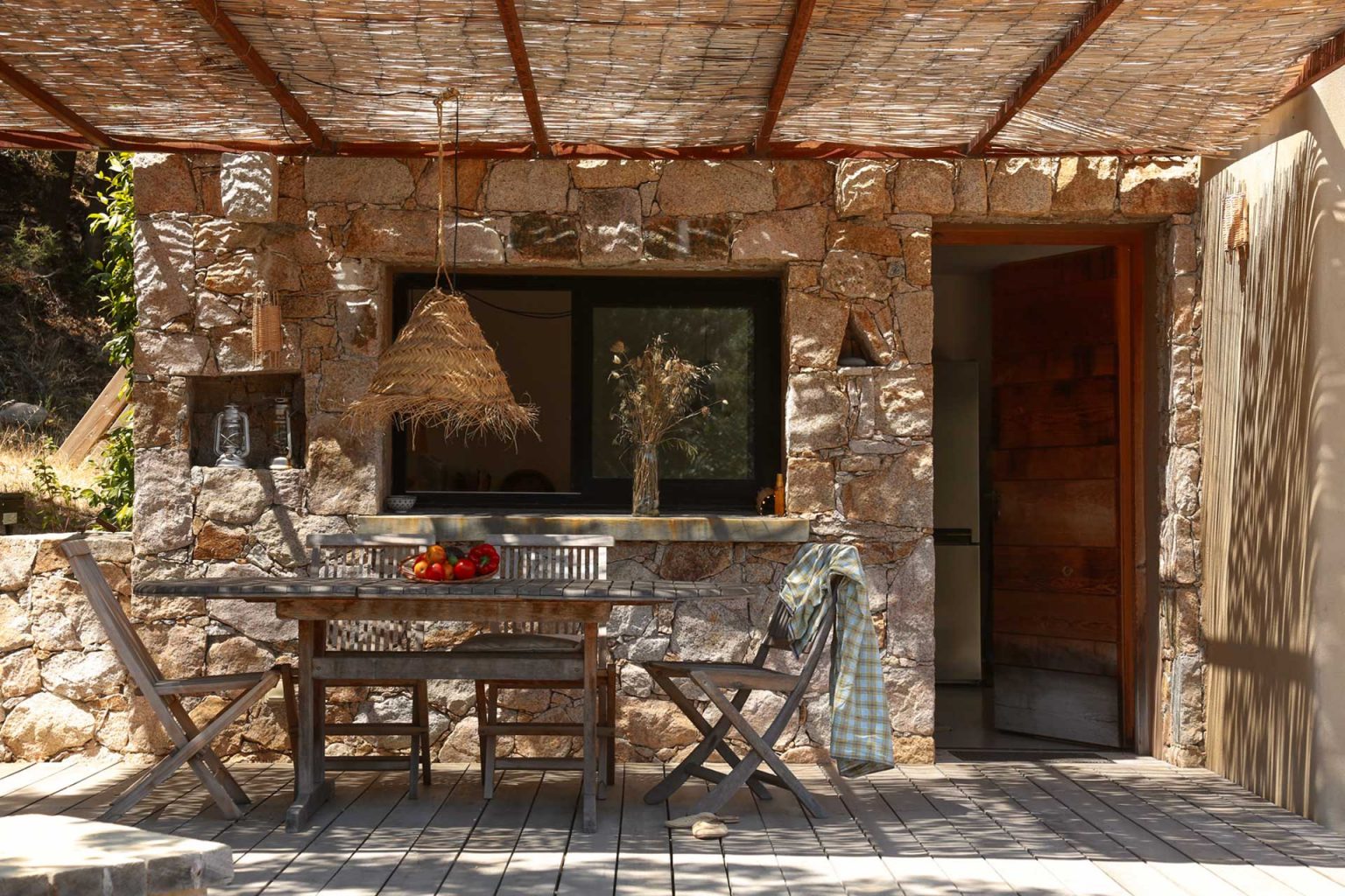 terrasse avec pergola maison Corse