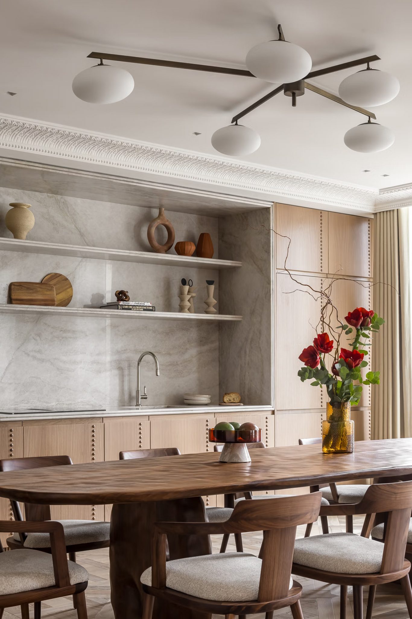 salle à manger et cuisine ouverte appartement classique à Paris de 180m2 rénové