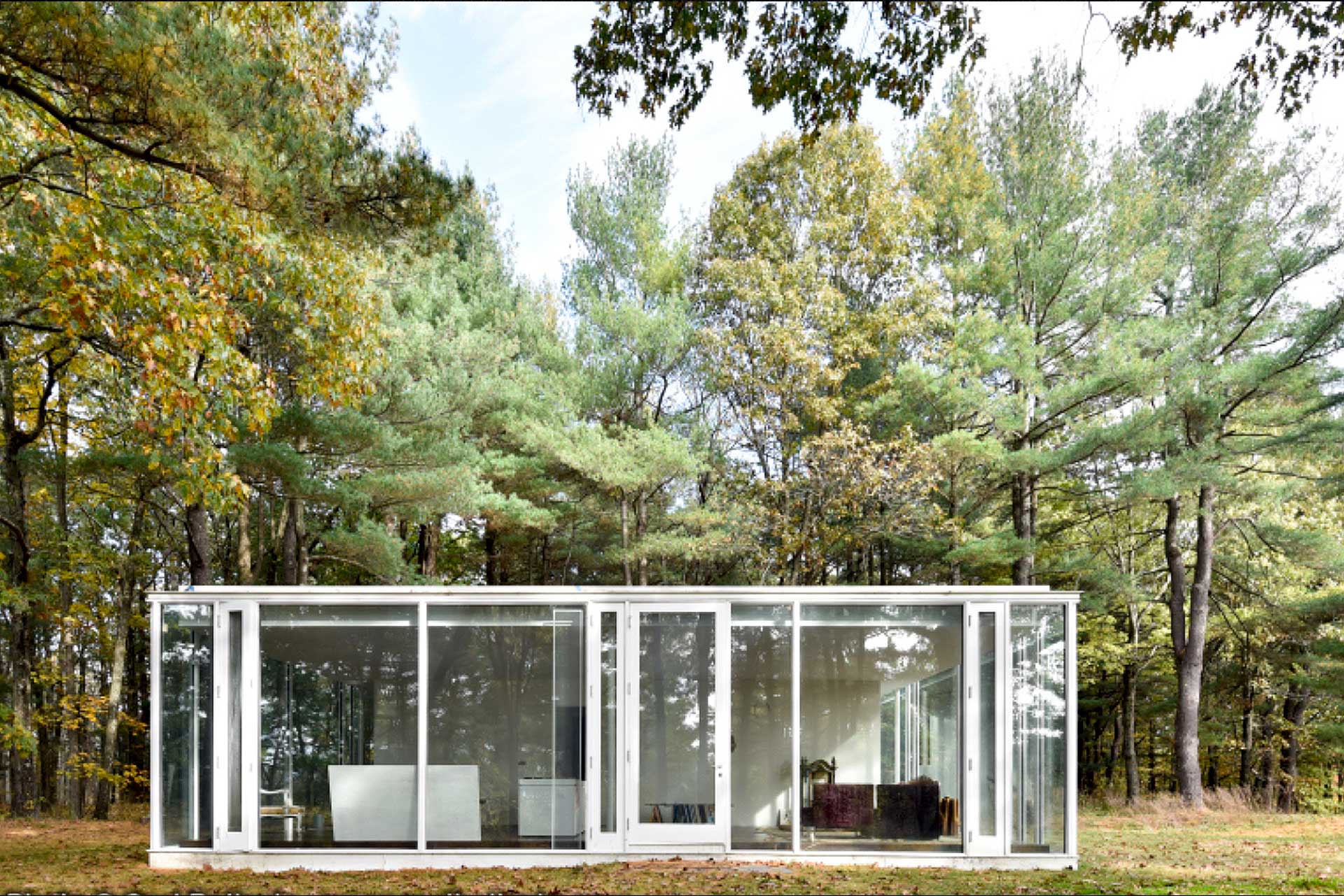 Une maison en verre comme un cube dans les Catskills