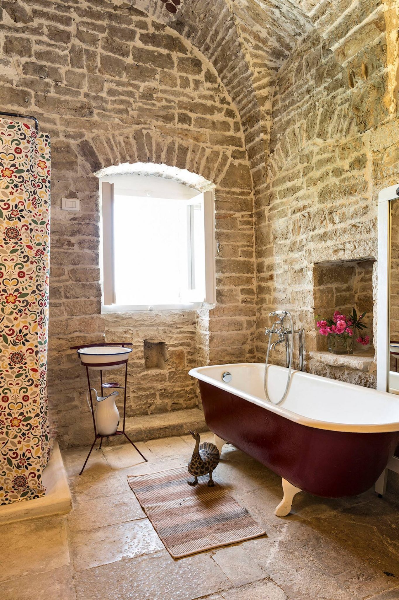 salle de bain rustique et vintage maison ancienne en pierres