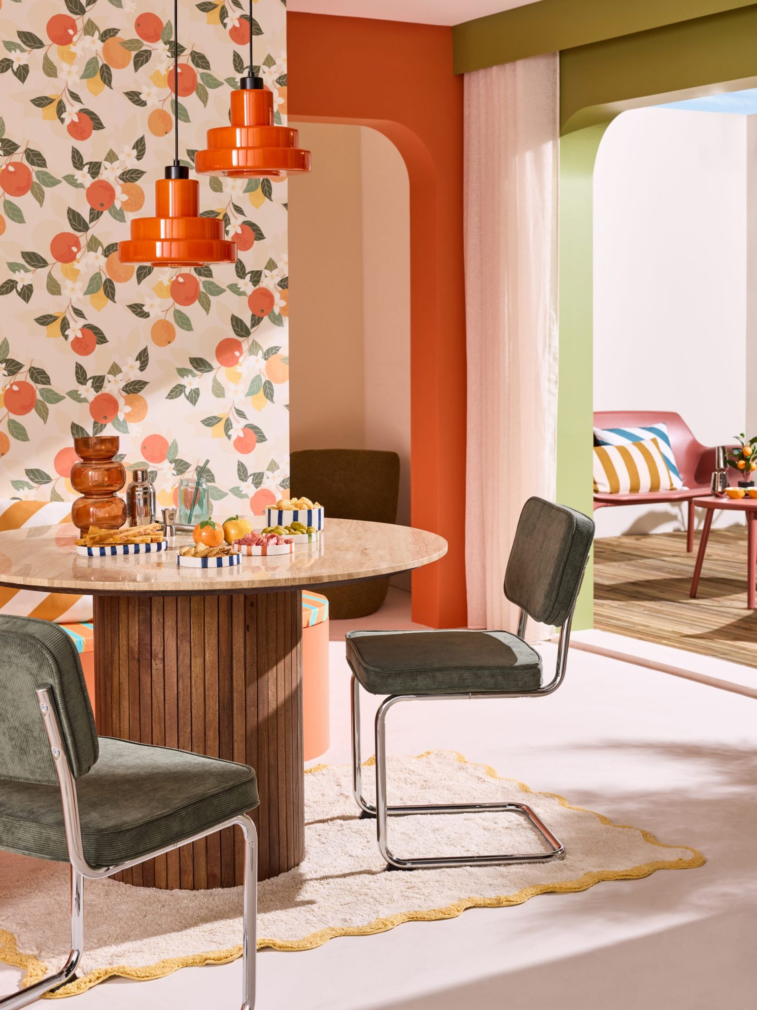 salle à manger avec terrasse décoration colorée La Dolce Vita style French Riviera par 4 Murs