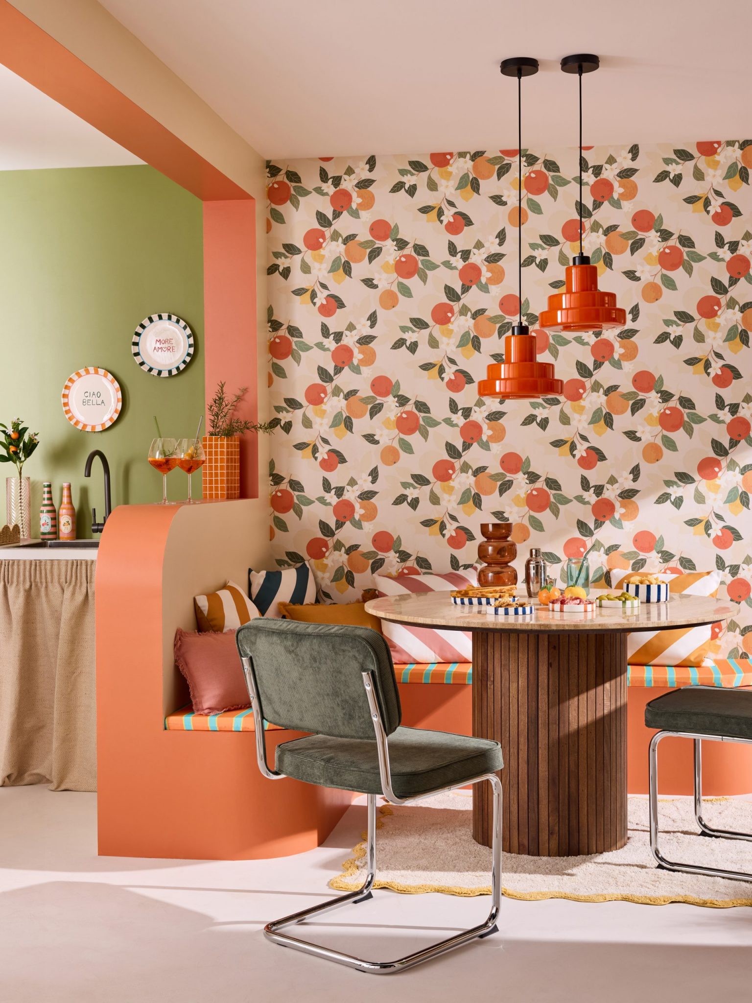 salle à manger avec terrasse décoration colorée La Dolce Vita style French Riviera par 4 Murs