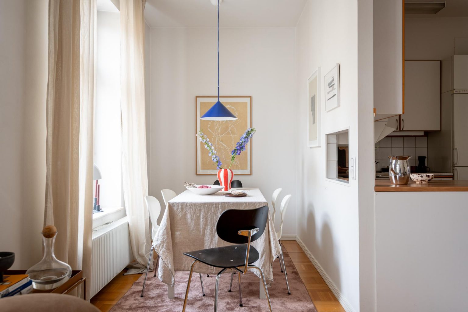 salle à manger deux-pièces 50m2 décoration contemporaine scandinave avec cuisine ouverte