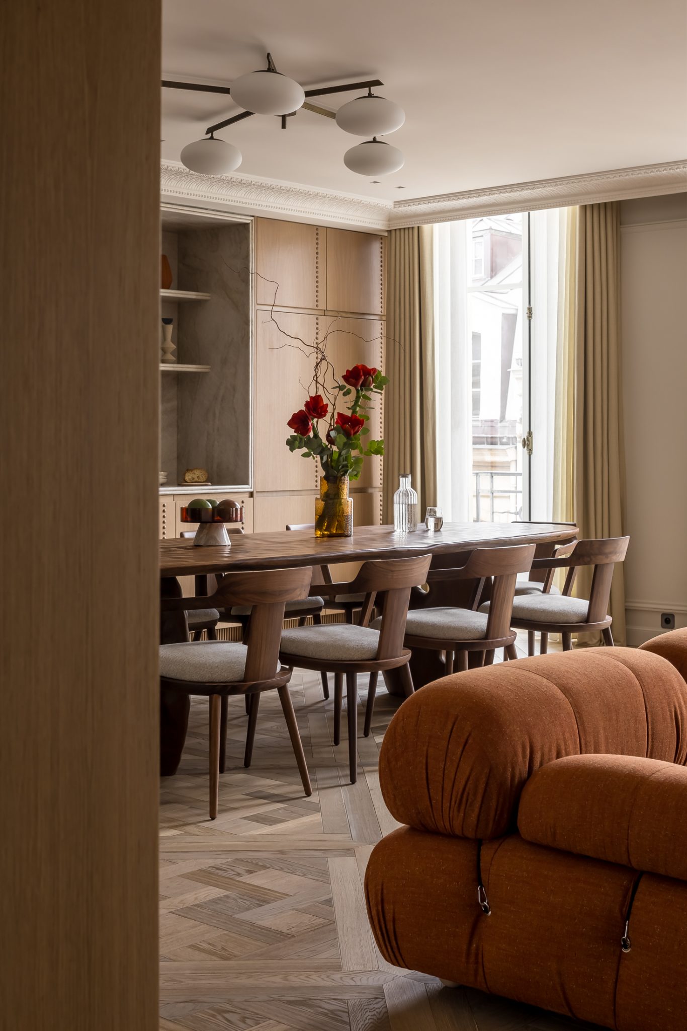 salle à manger et cuisine ouverte appartement classique à Paris de 180m2 rénové en style moderne