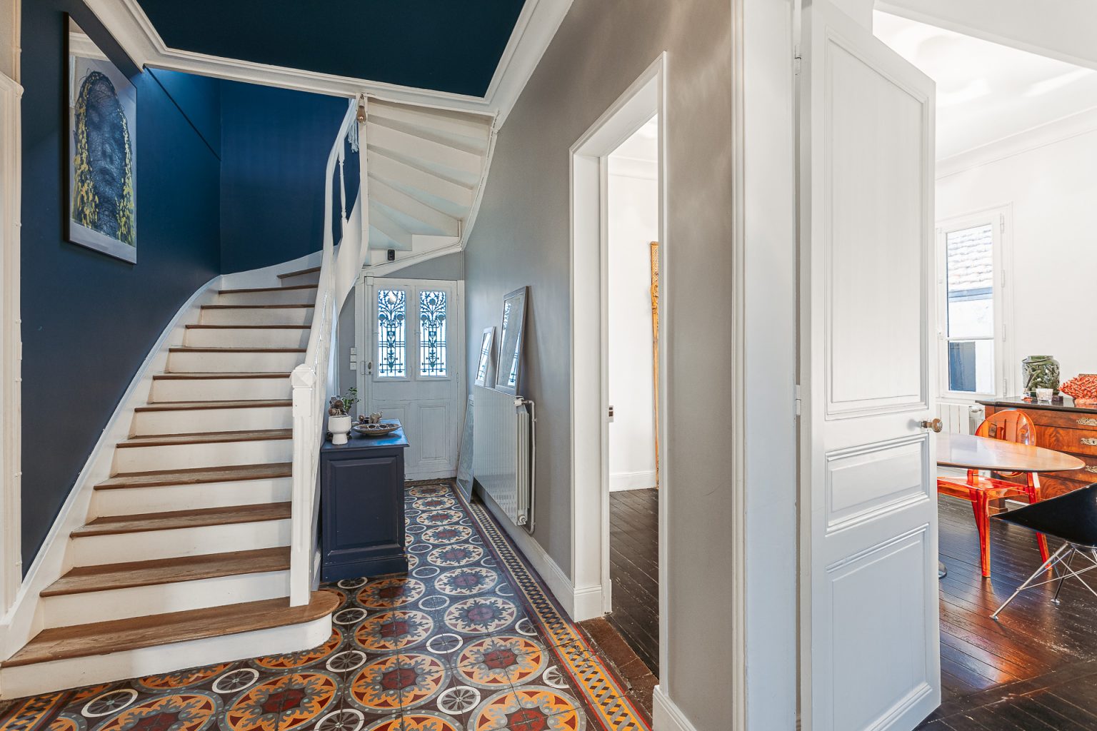 entrée carreaux de ciment décoration contemporaine photo: © Espaces Atypiques La Rochelle