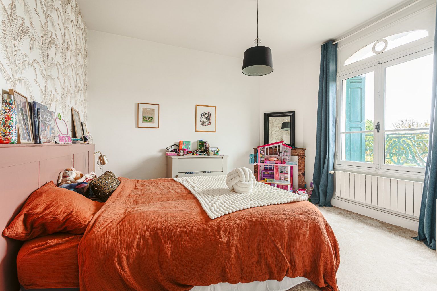 chambre orange photo: © Espaces Atypiques La Rochelle