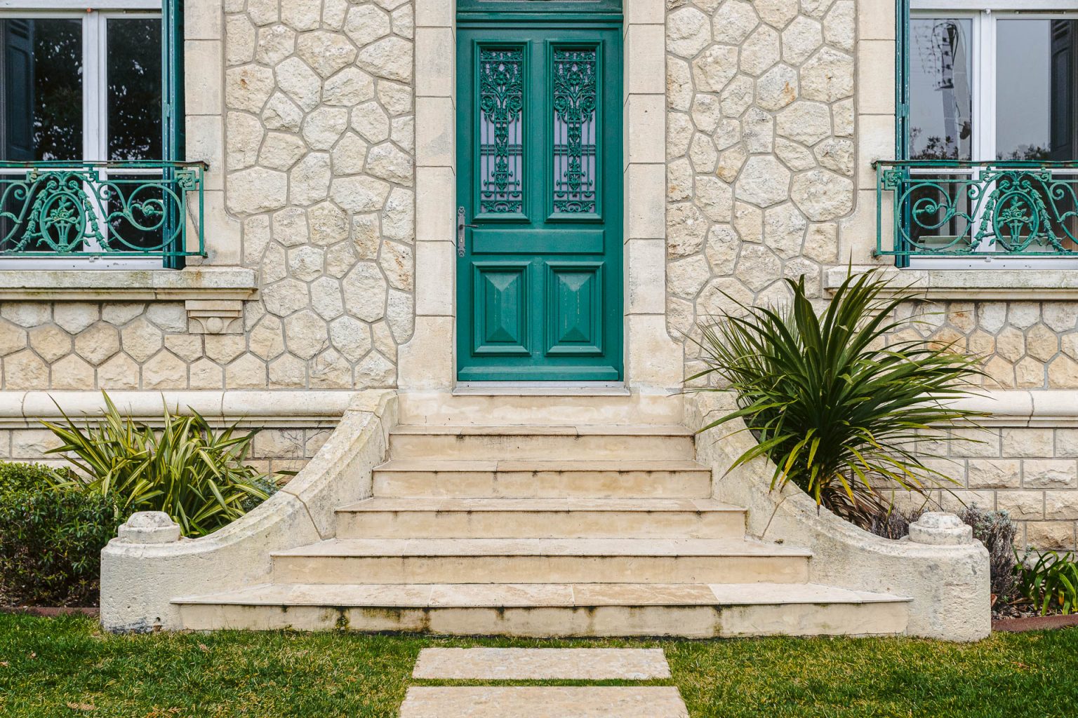 porche maison ancienne photo: © Espaces Atypiques La Rochelle