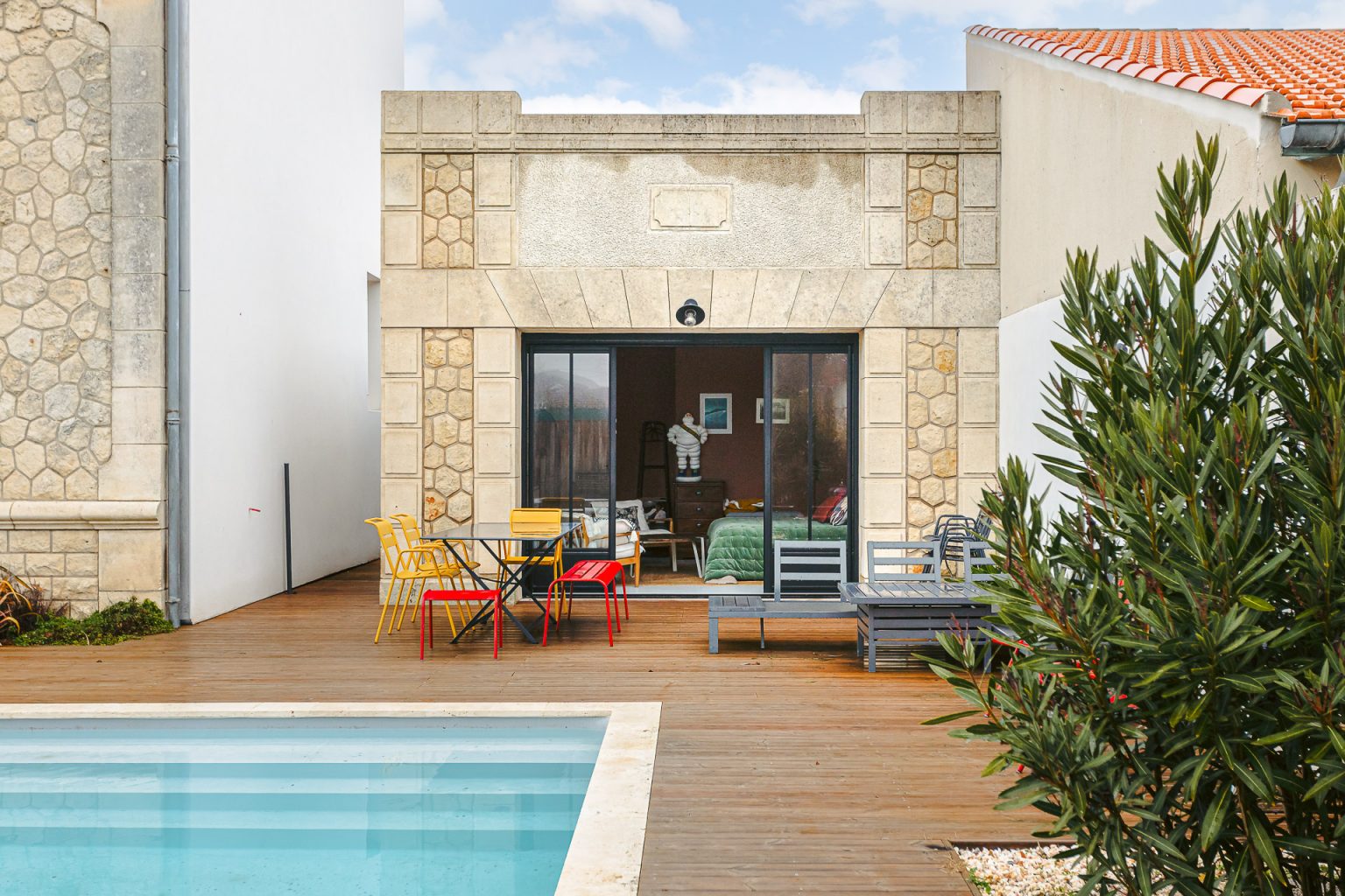 maison d'ami décoration contemporaine photo: © Espaces Atypiques La Rochelle