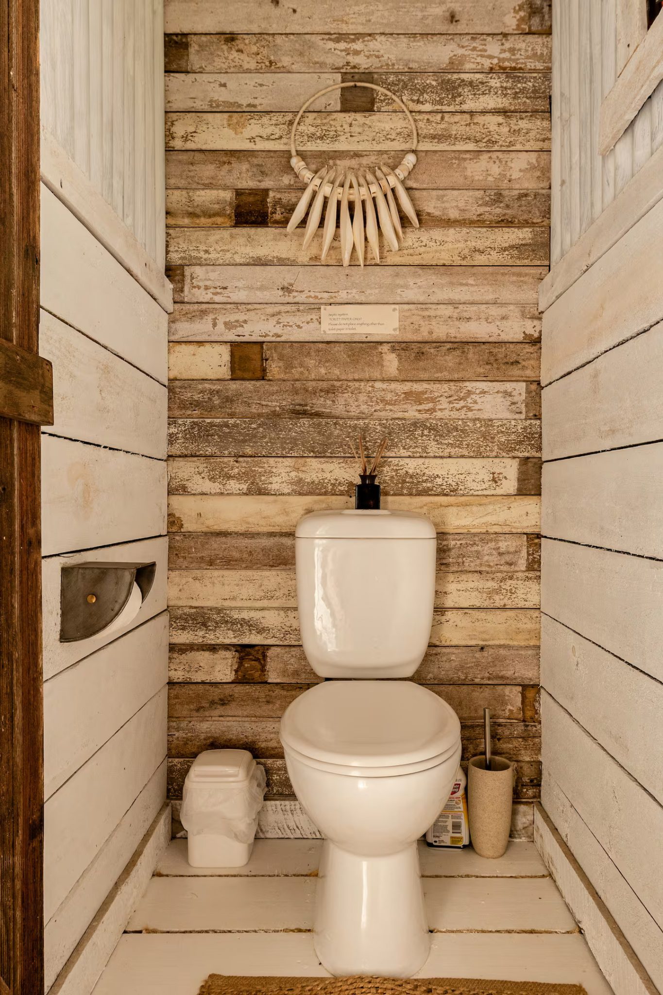 toilettes murs bois Hillview Dairy