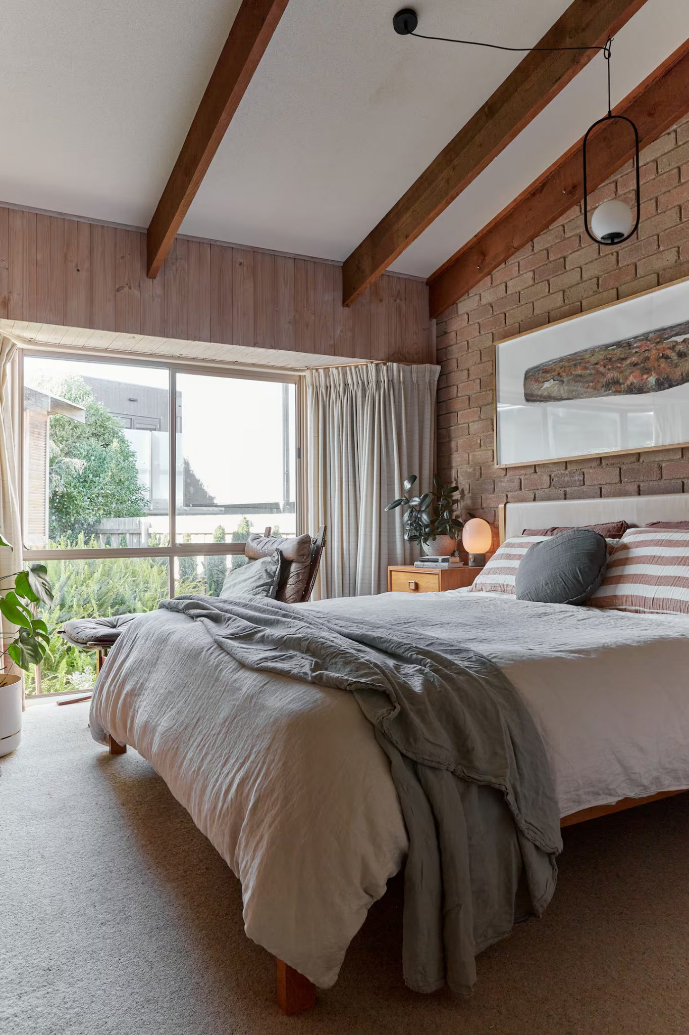 chambre murs bois maison près de la plage The Hideway Shack