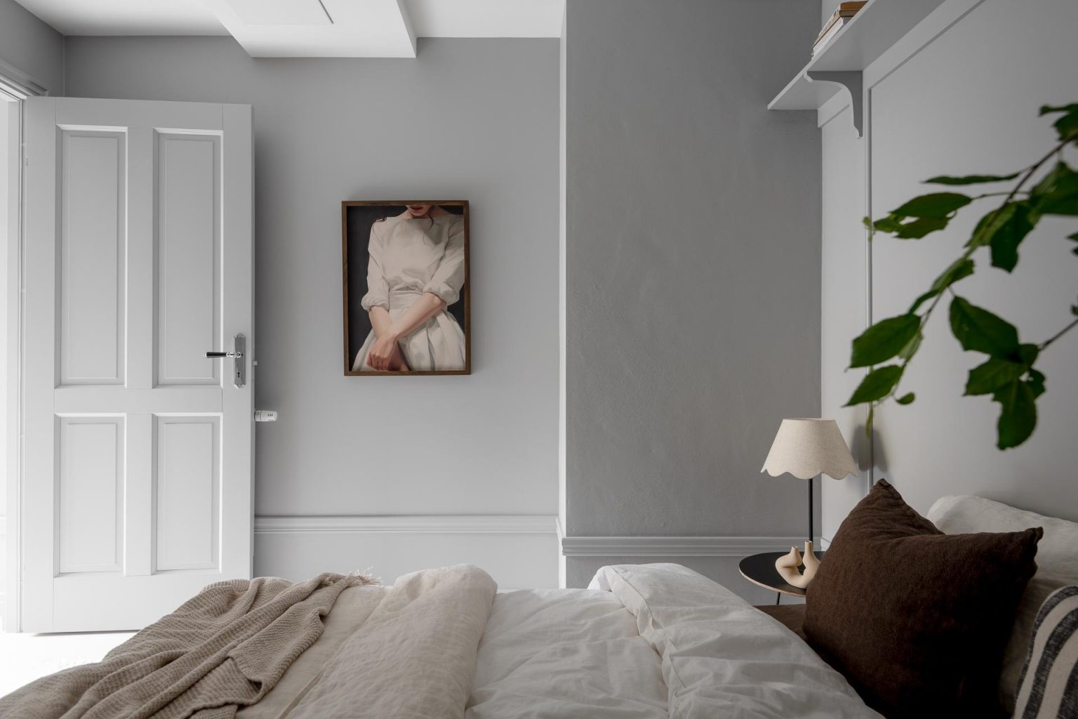 chambre en second jour murs gris