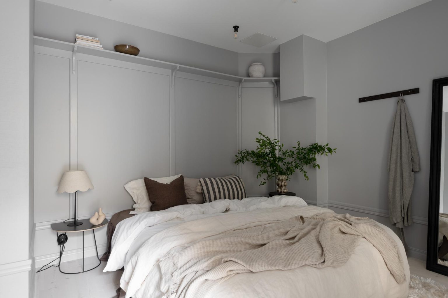 chambre en second jour murs gris