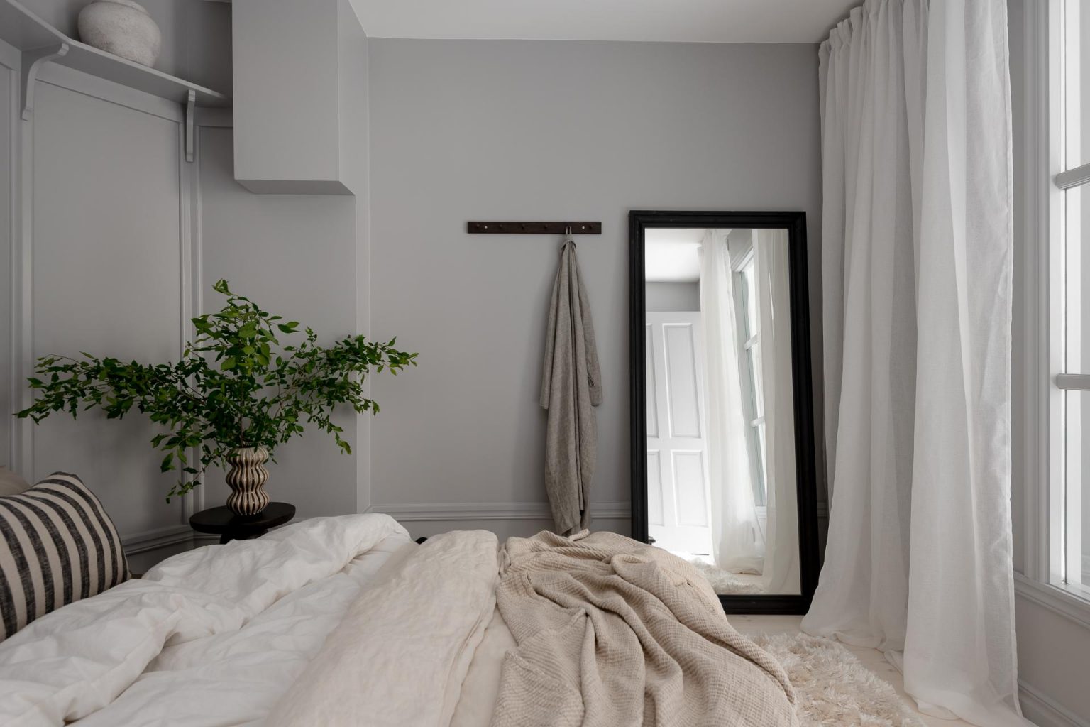 chambre en second jour murs gris