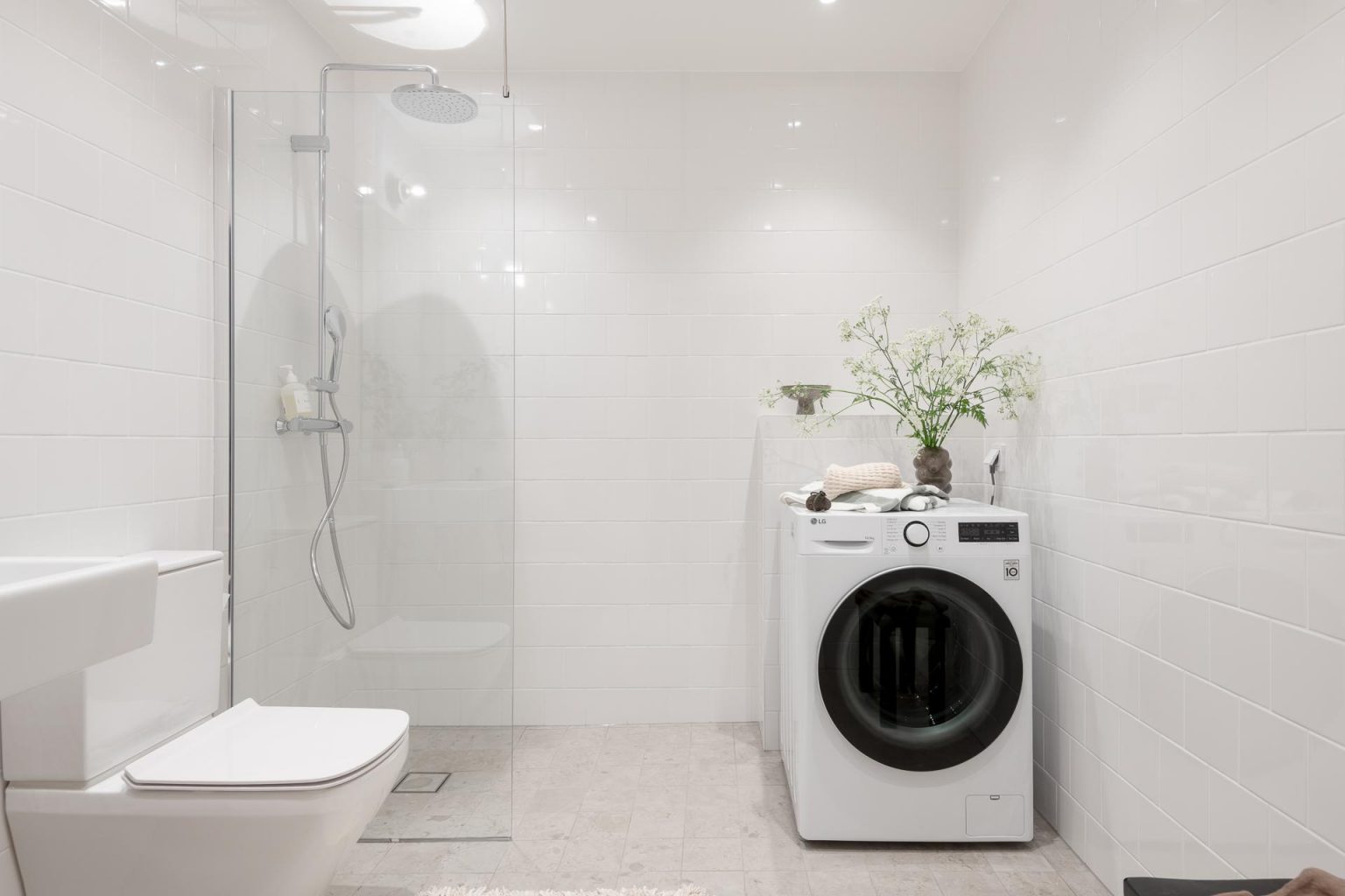 salle de bain blanche