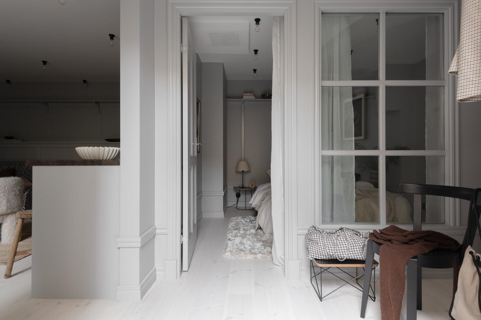 chambre en second jour deux-pièces 44m2 décoration scandinave murs gris