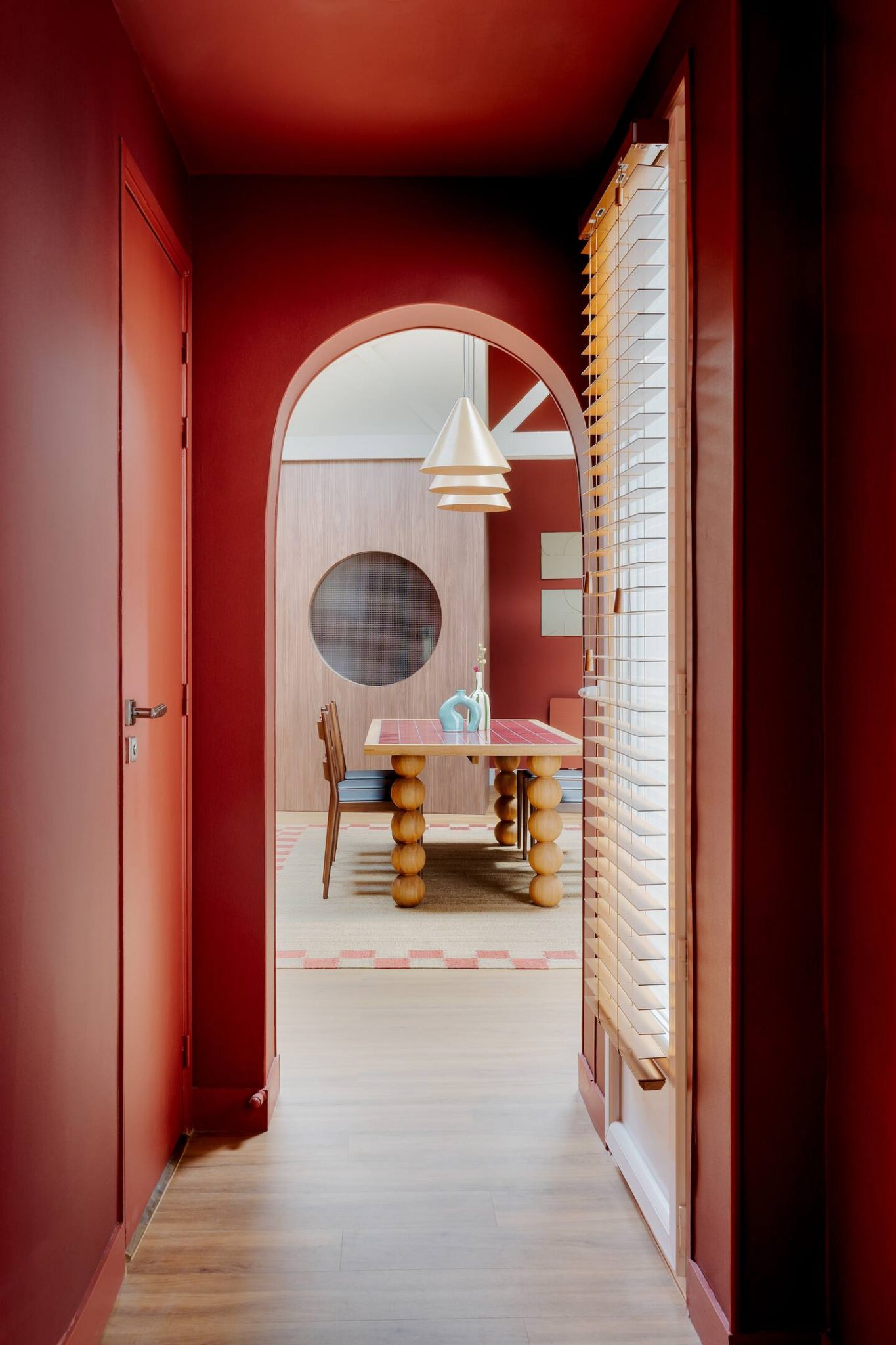 entrée murs rouges décoration contemporaine