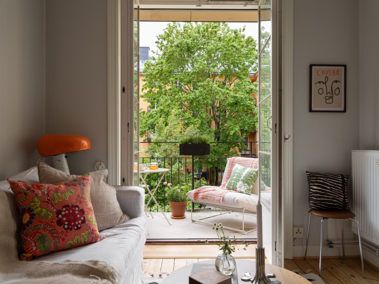 salon avec balcon studio 27m2