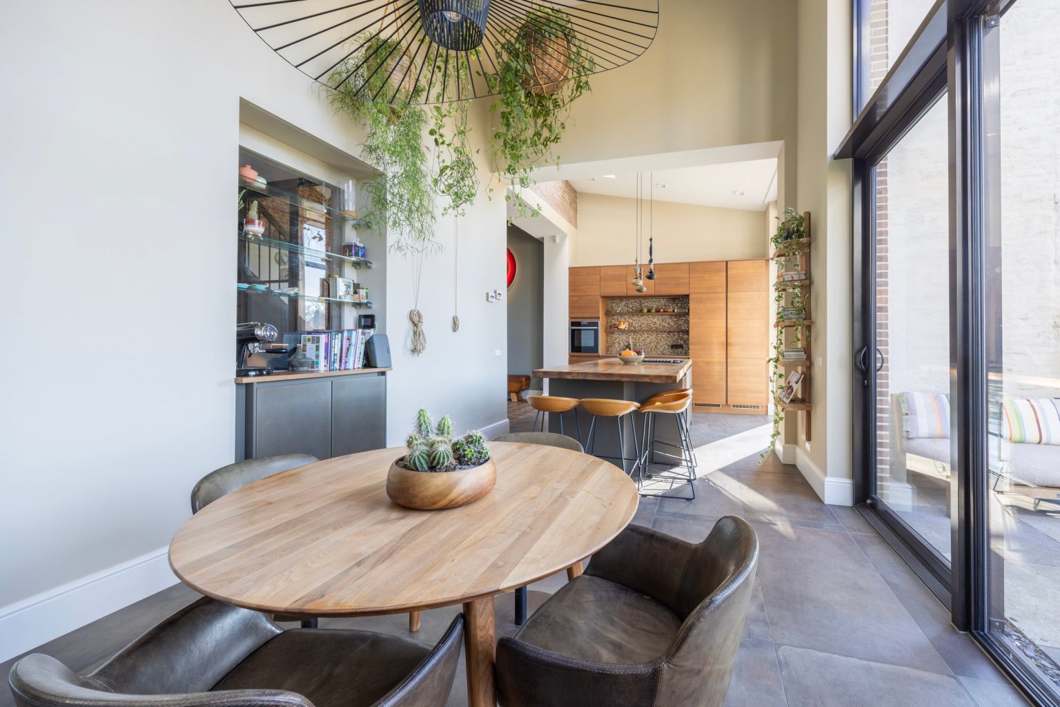 cuisine bois design avec salle à manger sur terrasse décoration contemporaine