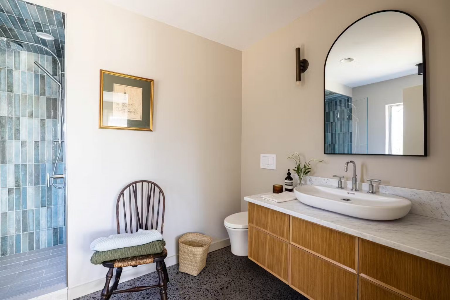 salle de bain bois et bleu