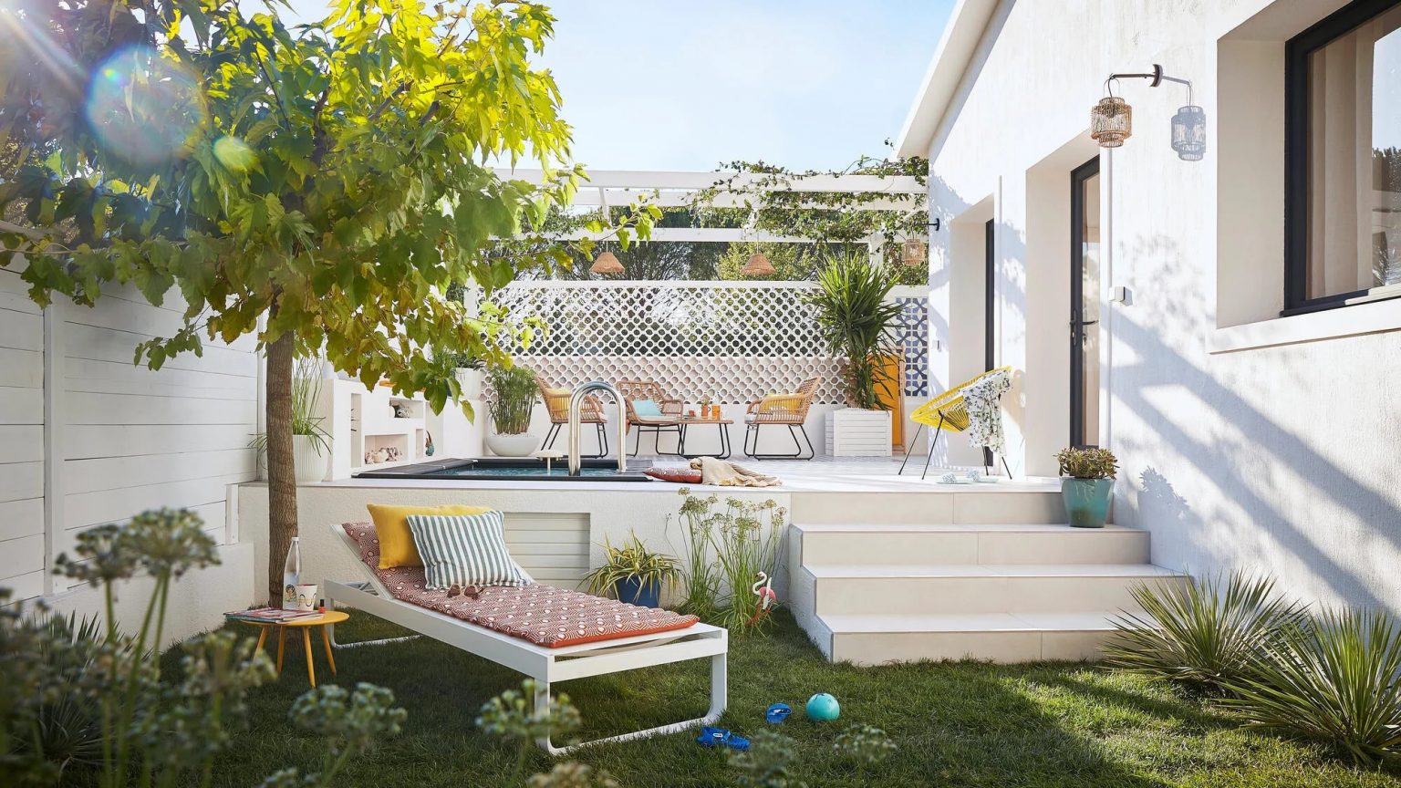 jardin de ville avec terrasse surélevée