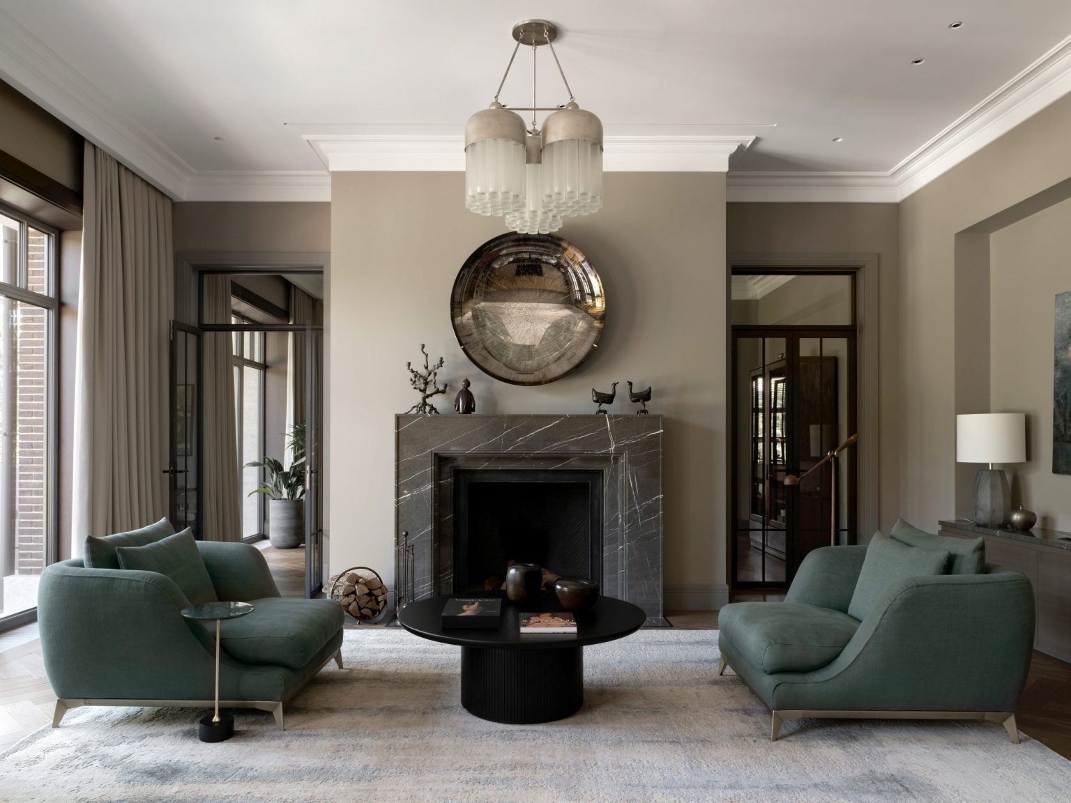 salon décoration contemporaine maison avec piscine intérieure