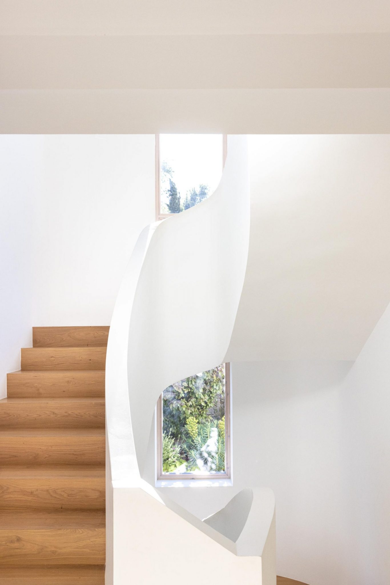 escalier garde-corps courbe en plâtre