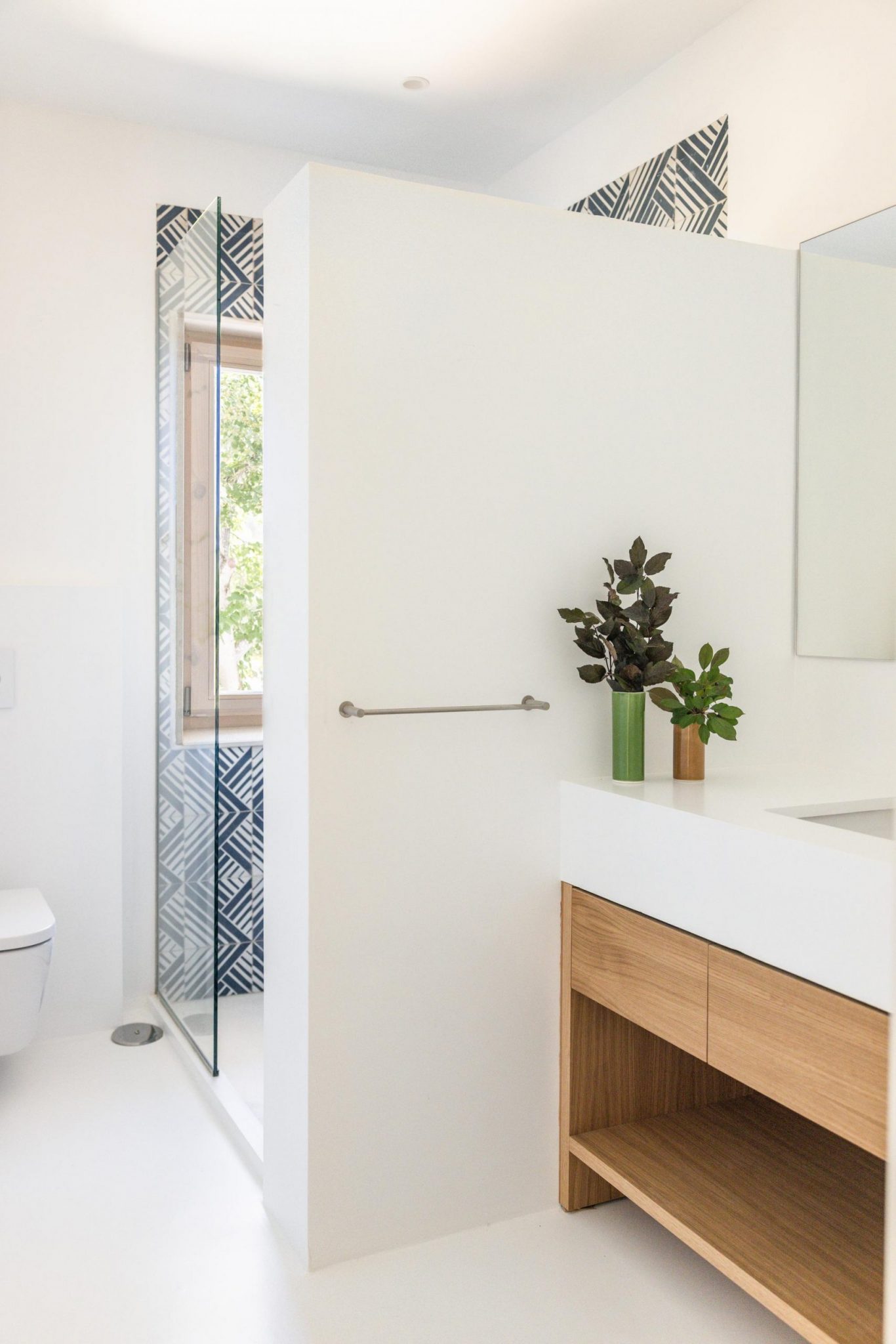 salle de bain carrelage blanc et vert décoration contemporaine