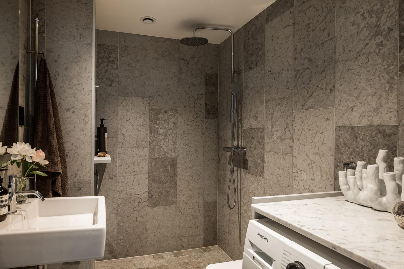 salle de bain grise design chambre deux-pièces 37m2