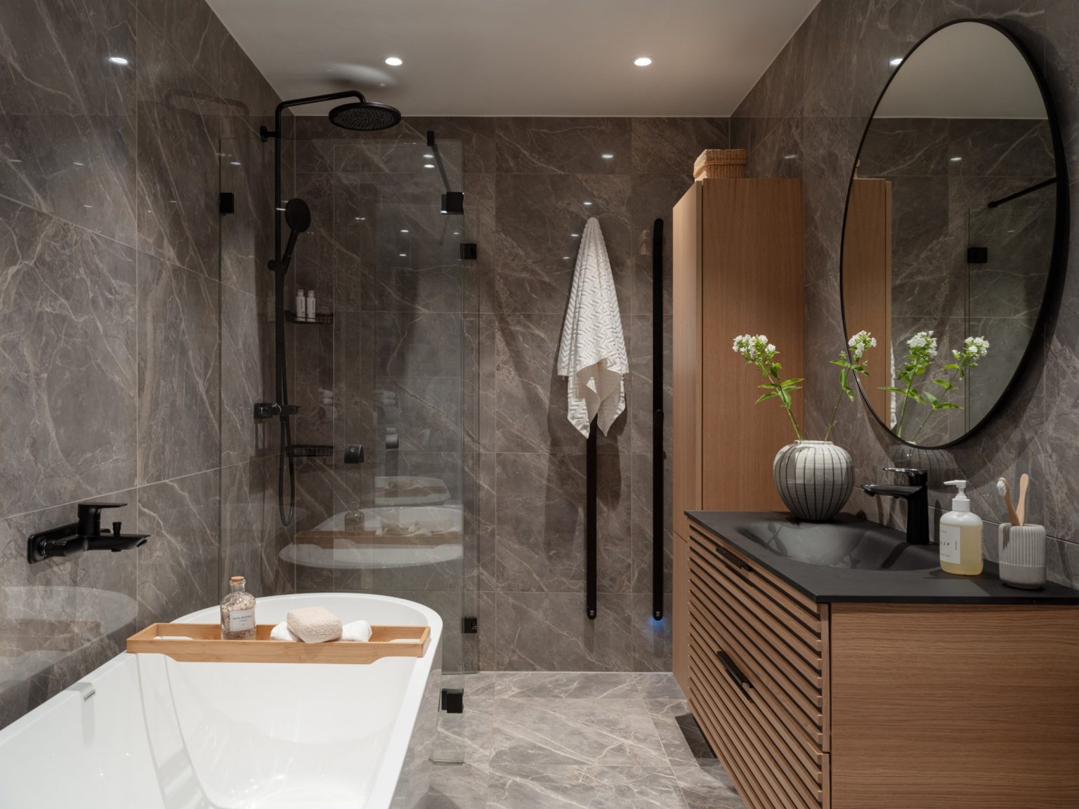 salle de bain design marbre gris mobilier bois