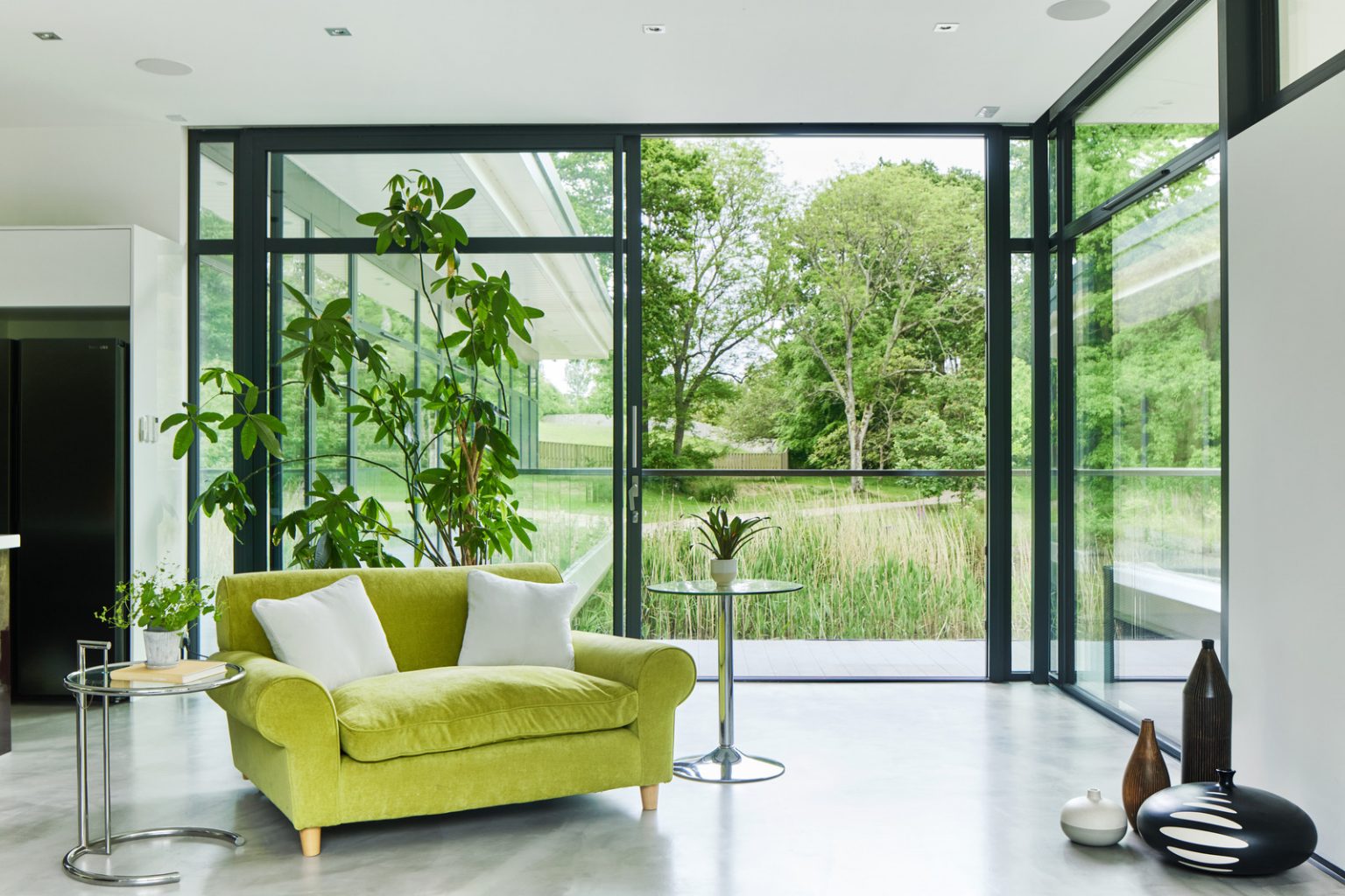 salon baies vitrées maison architecte en verre