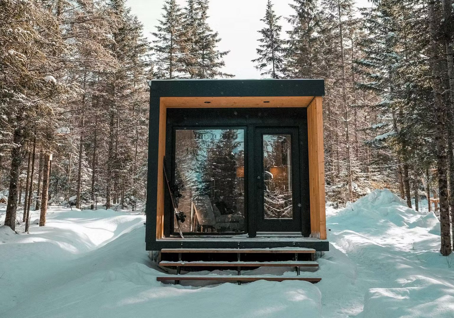 Une petite maison de 31m2 modulaire et déplaçable sur une remorque