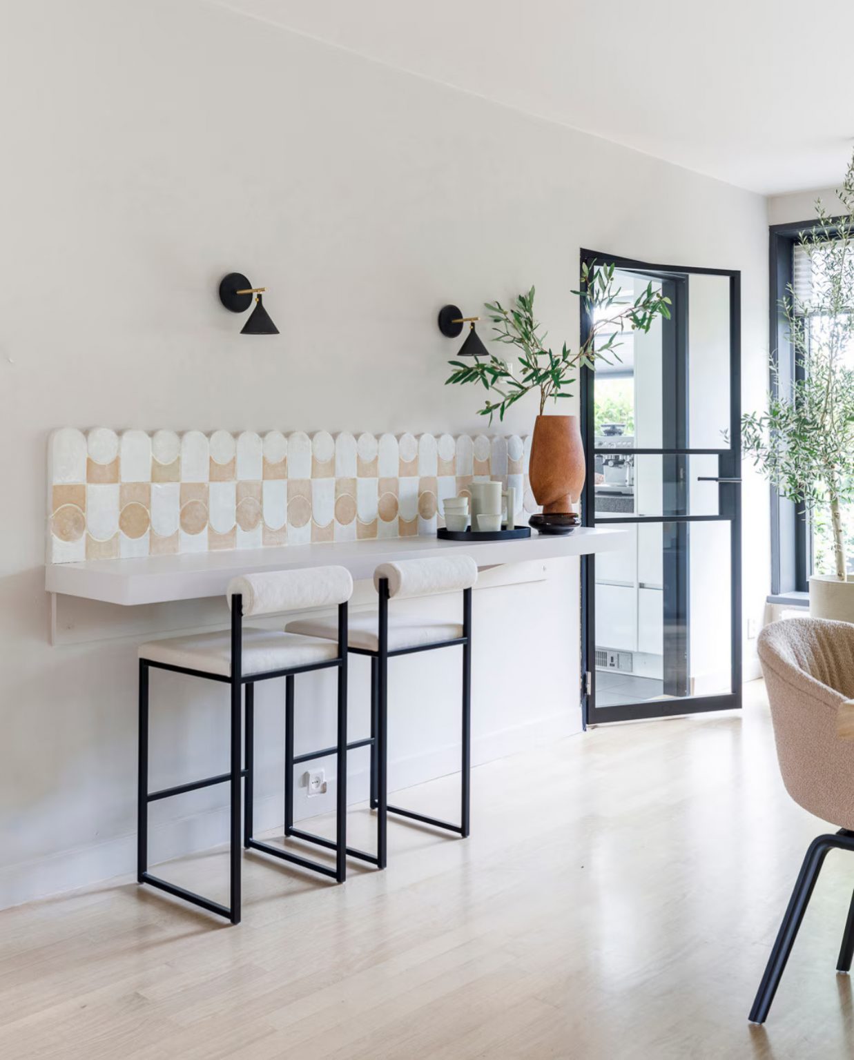 coin snack dans salon décoration contemporaine