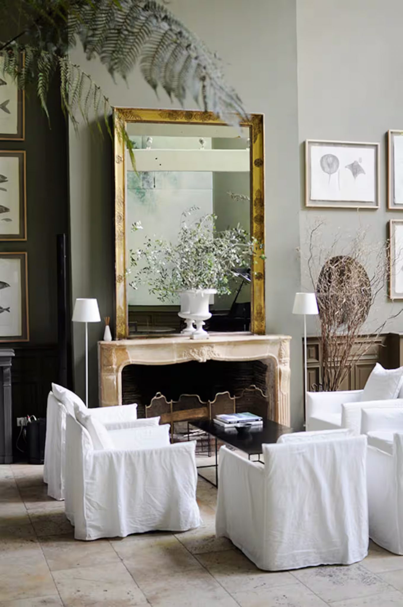 salon avec cheminée décoration classique chic maison Avignon Le Complot